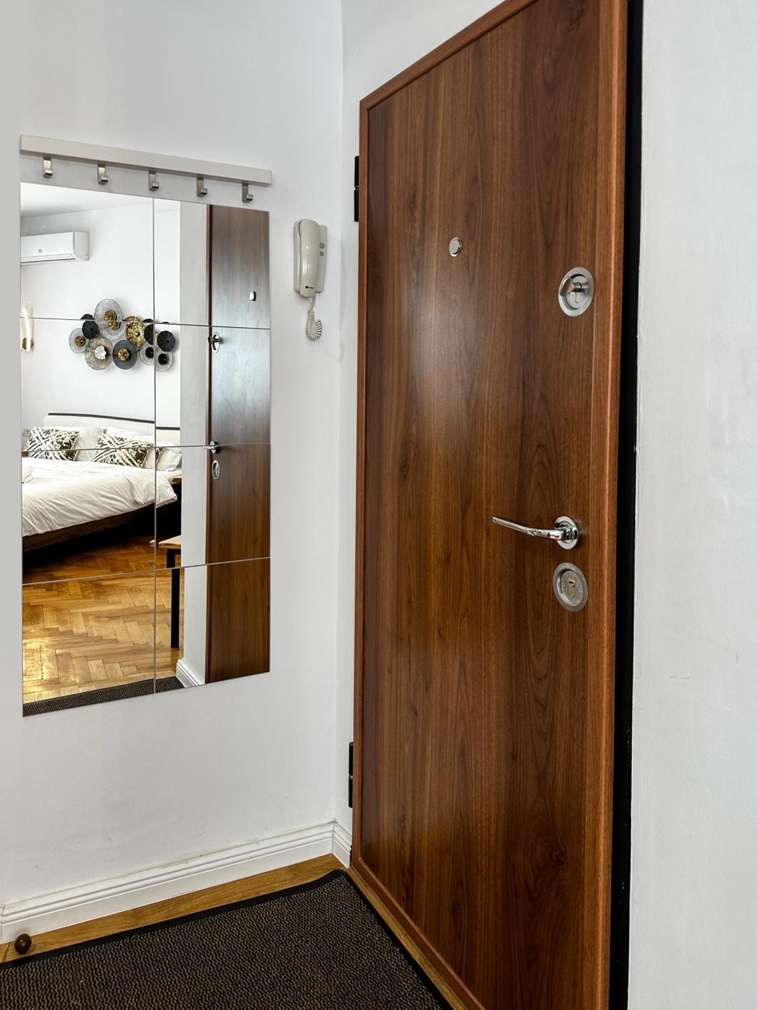 Carol In Woodland Apartment Bucharest