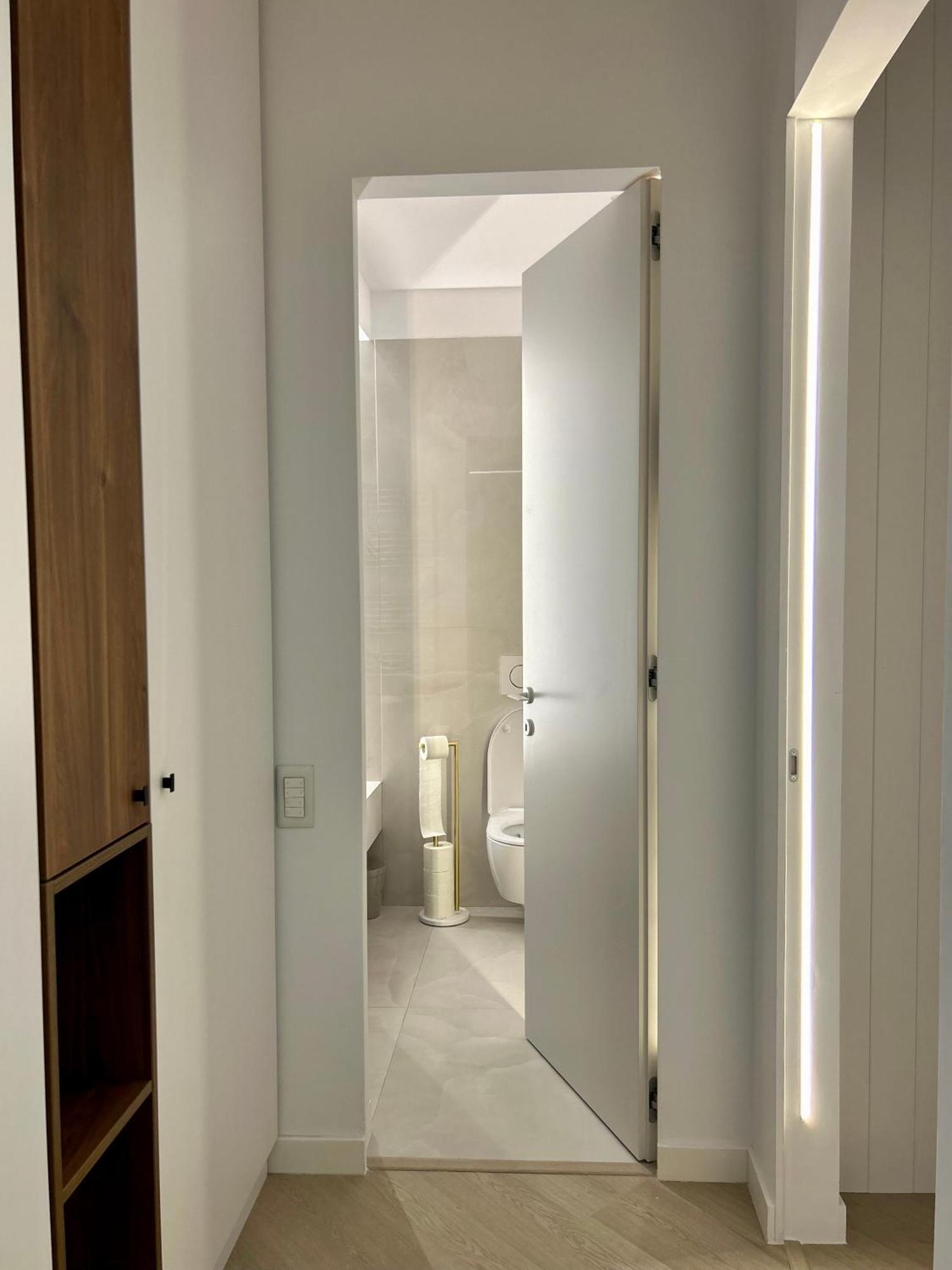 Exclusive With Private Parking & Balcony - 01 Bucharest