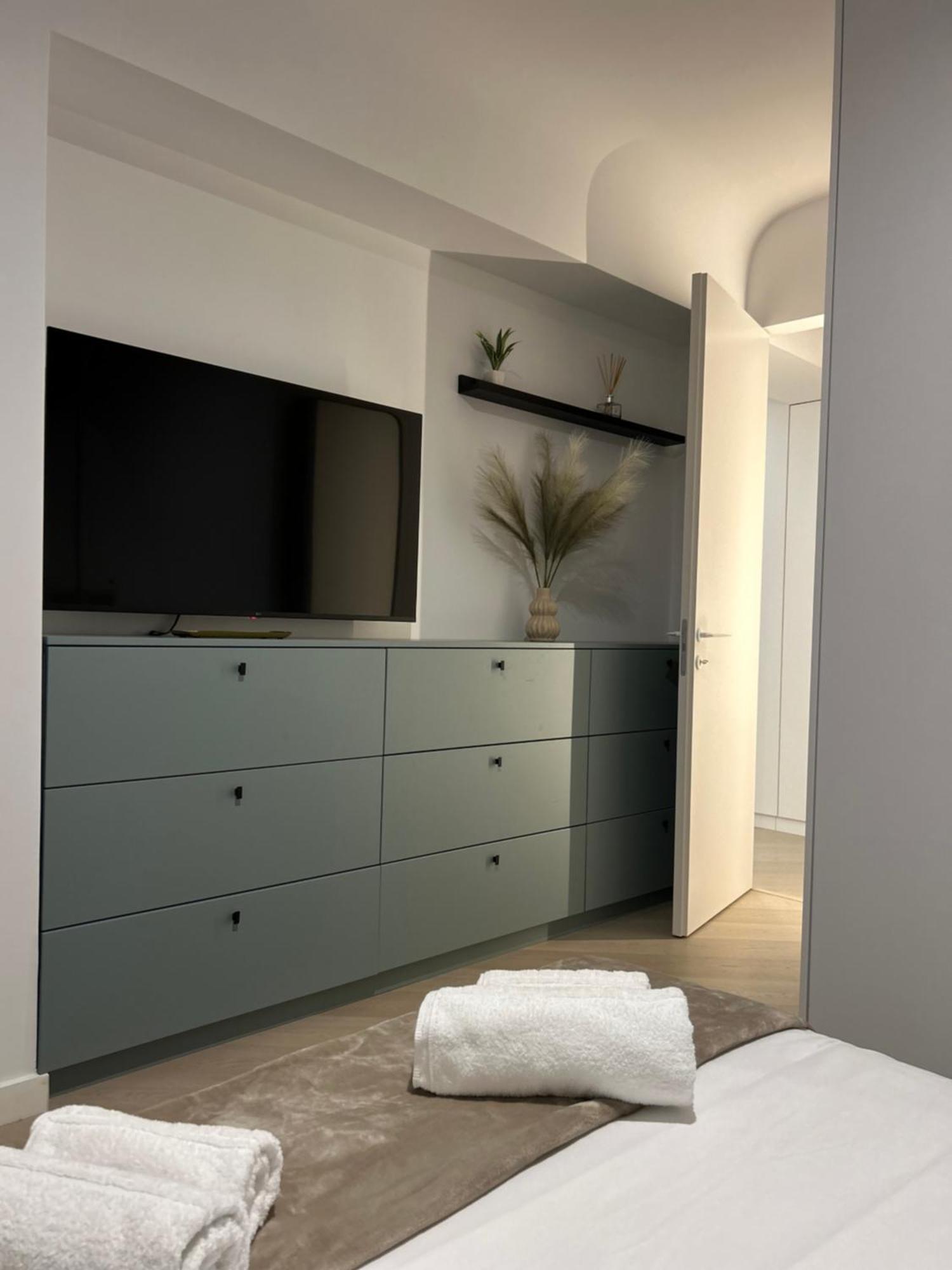 Exclusive With Private Parking & Balcony - 01 Apartment