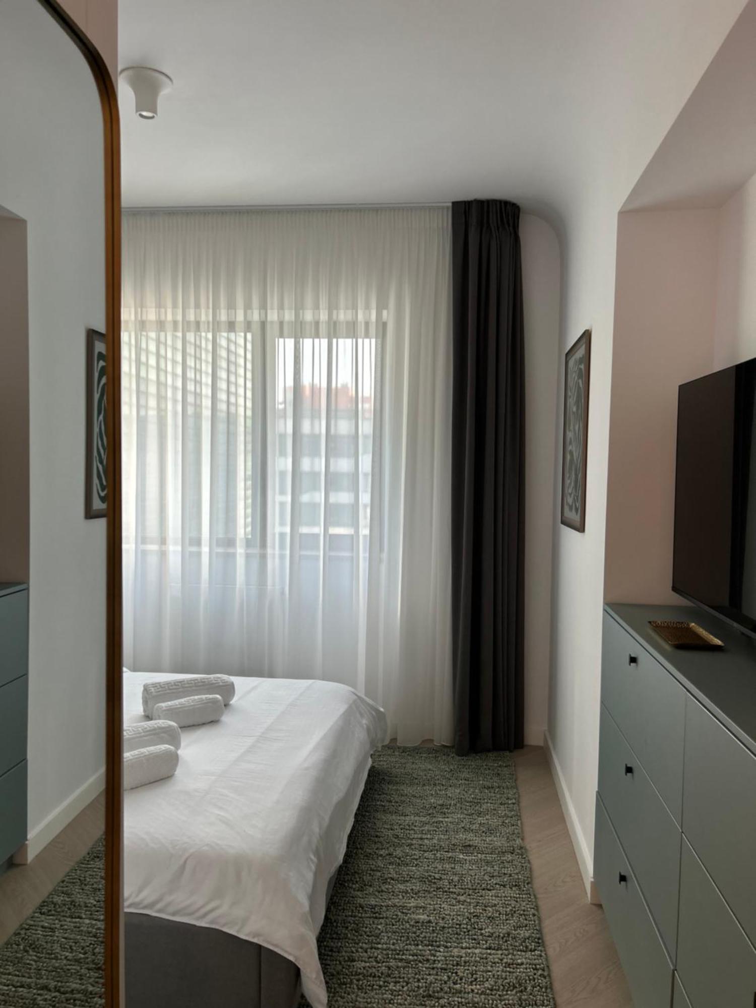 Apartment Exclusive With Private Parking & Balcony - 01