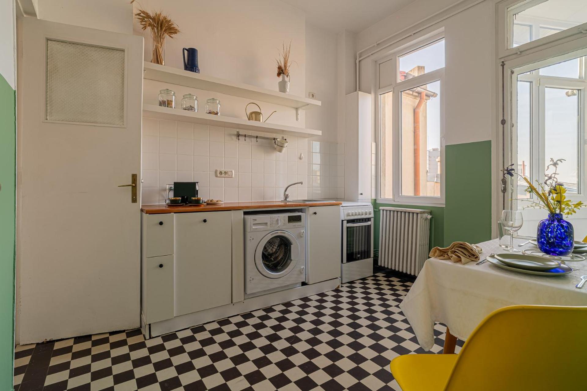 Spacious 3br Atrium Penthouse, Balcony, Cismigiu * Bucharest
