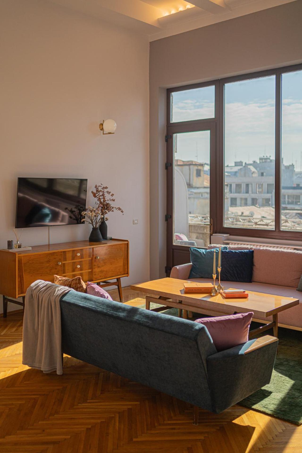 Apartment Spacious 3br Atrium Penthouse, Balcony, Cismigiu Bucharest