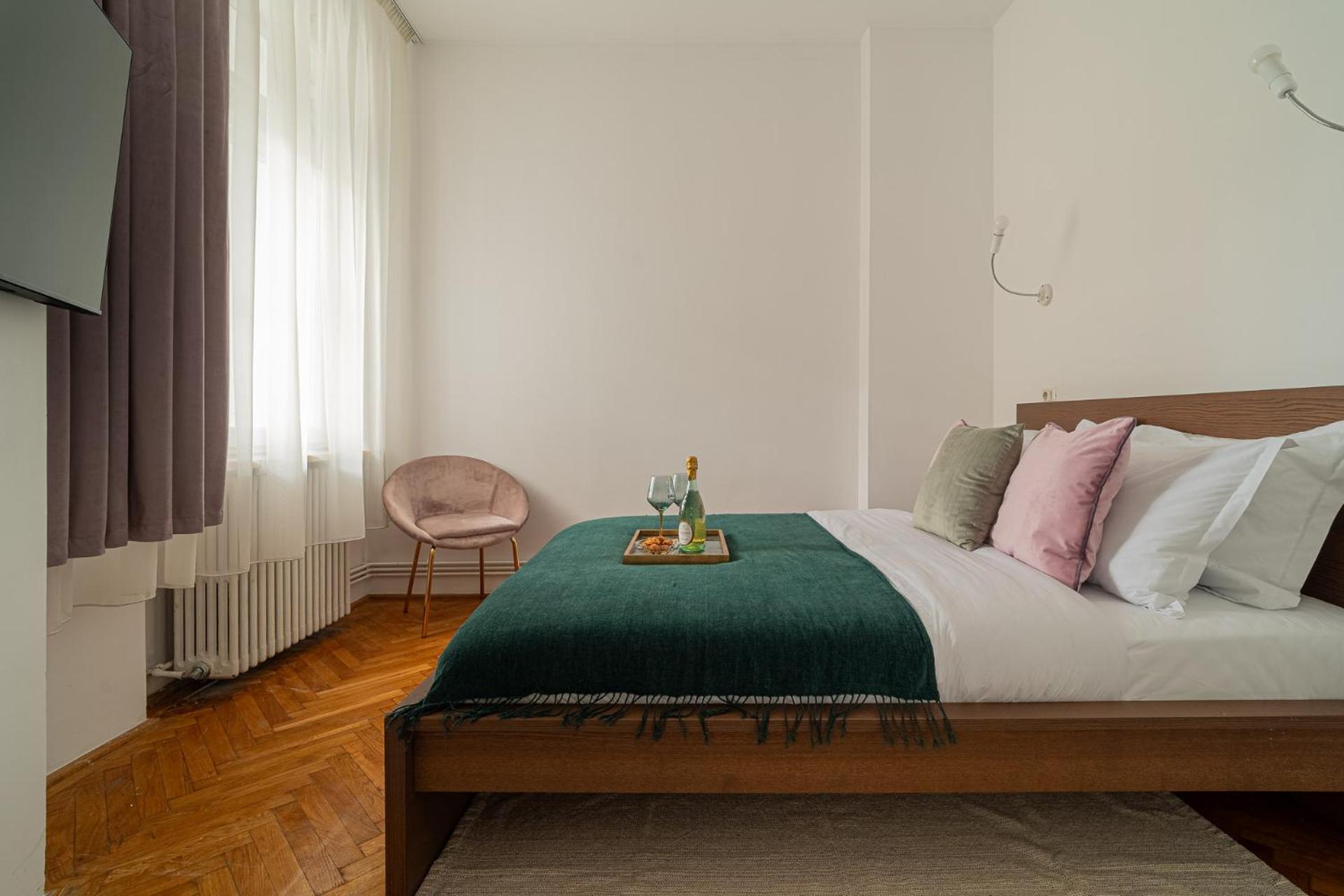 Apartment Spacious 3br Atrium Penthouse, Balcony, Cismigiu Bucharest