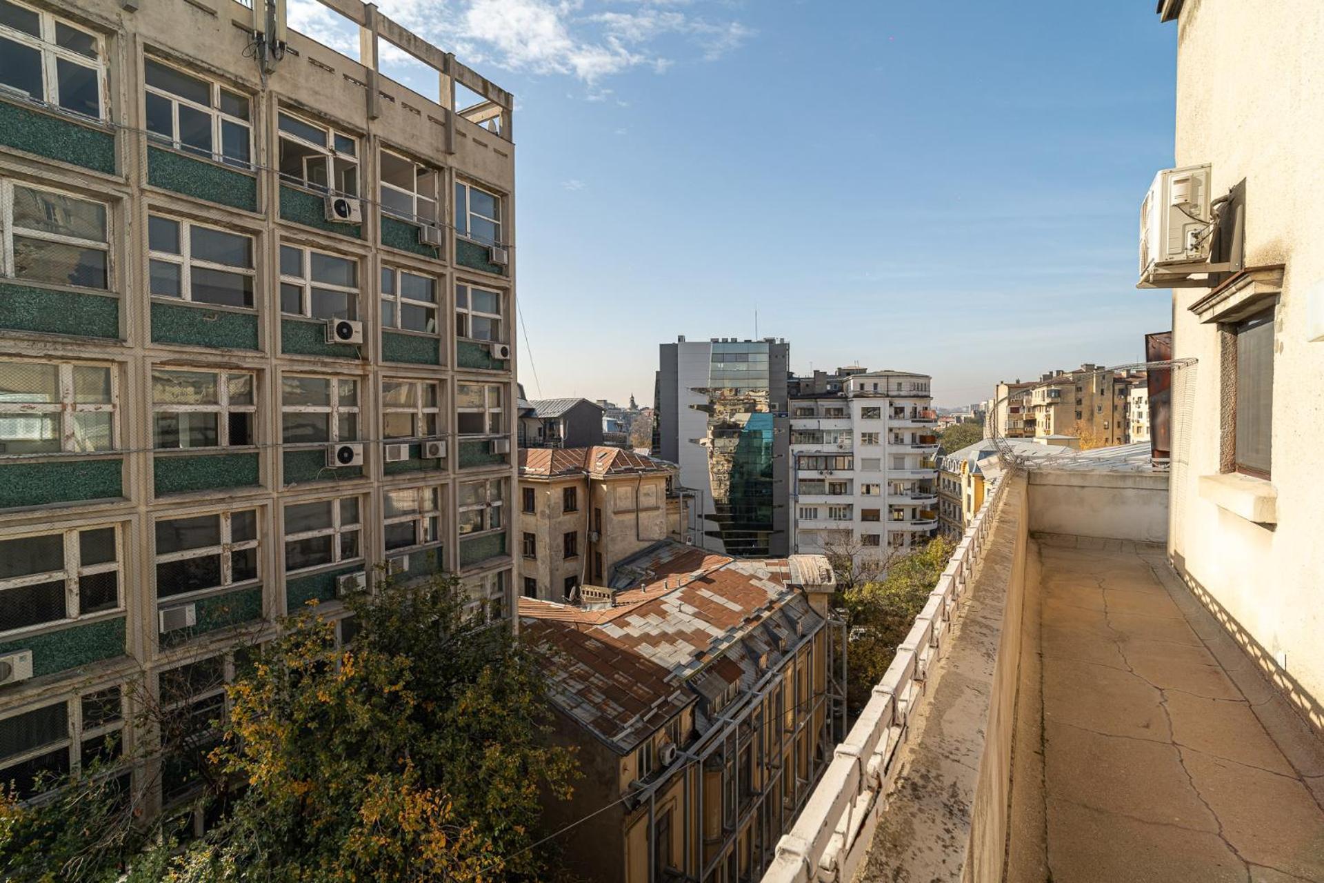 Spacious 3br Atrium Penthouse, Balcony, Cismigiu *