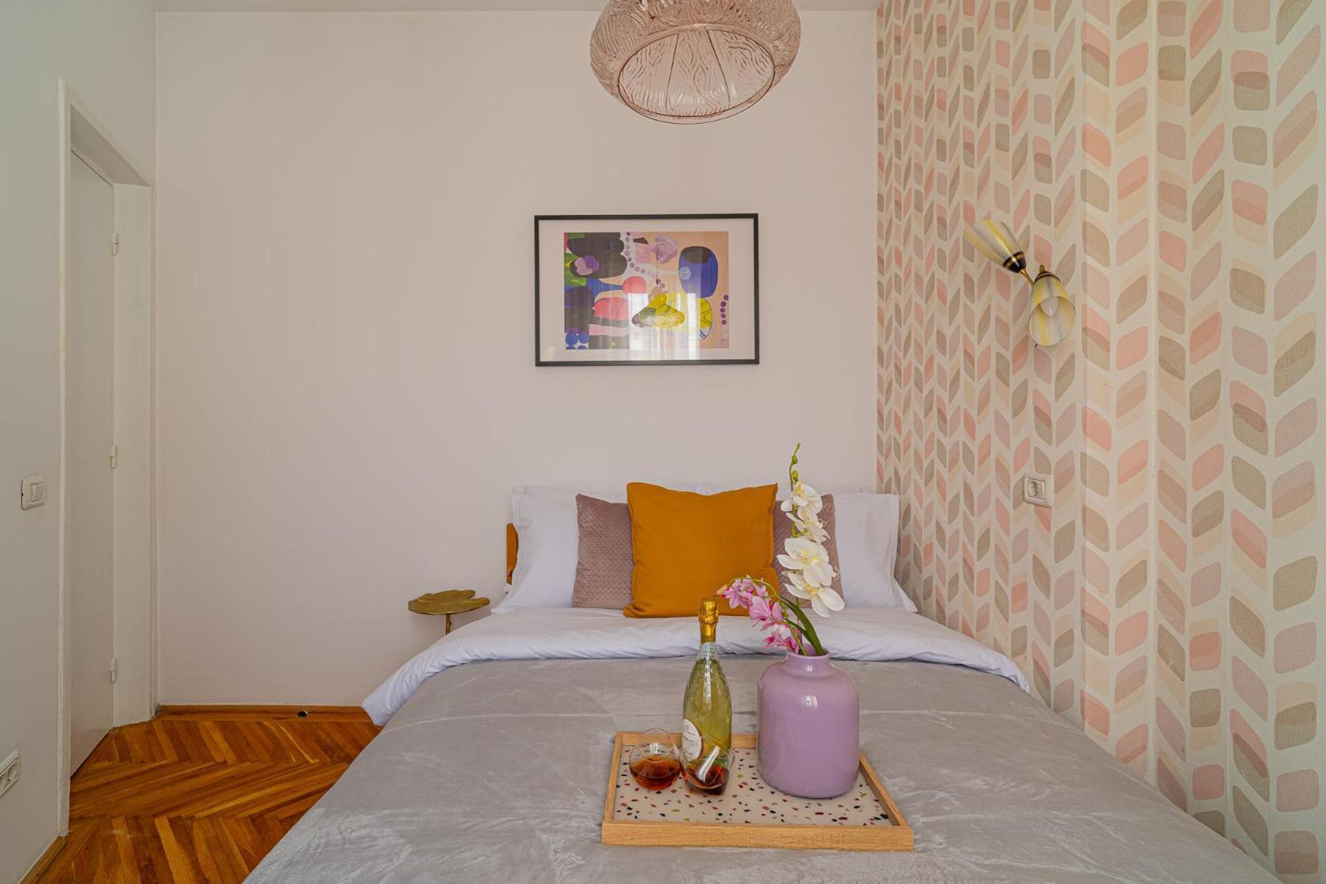 Spacious 3br Atrium Penthouse, Balcony, Cismigiu Apartment