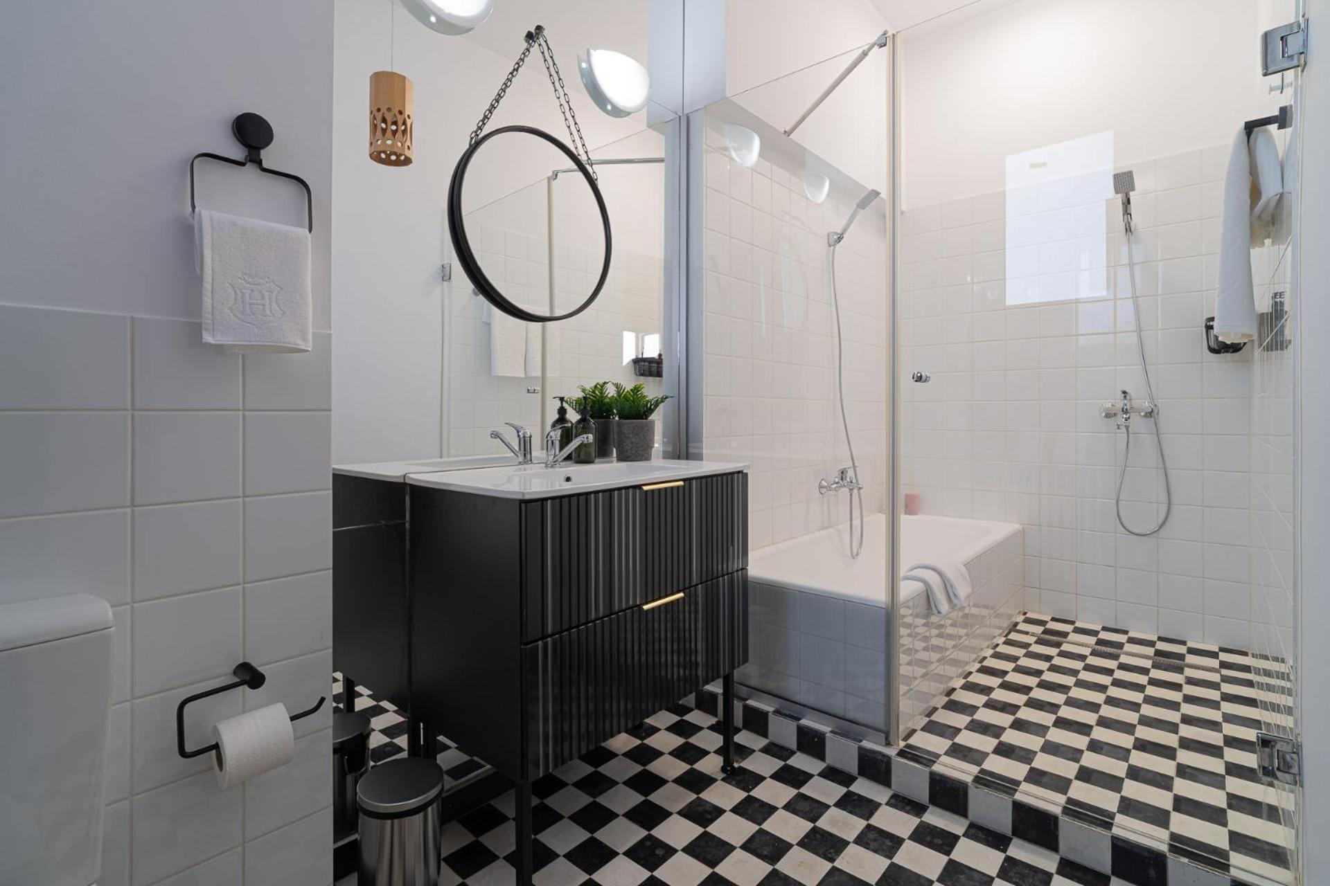 Apartment Spacious 3br Atrium Penthouse, Balcony, Cismigiu *