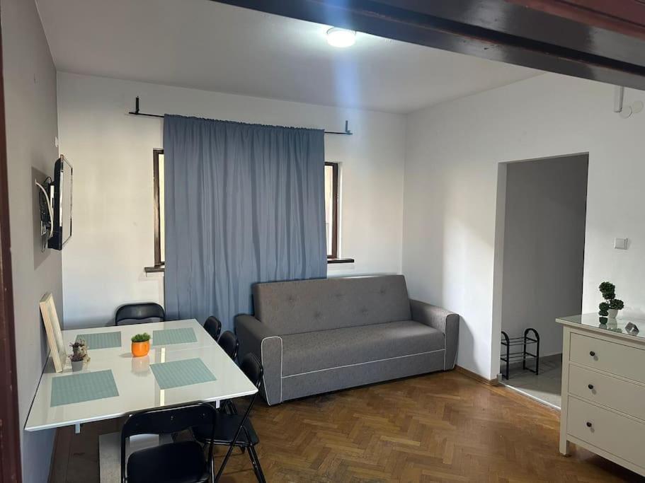 Boulevard View 2br In Old Town