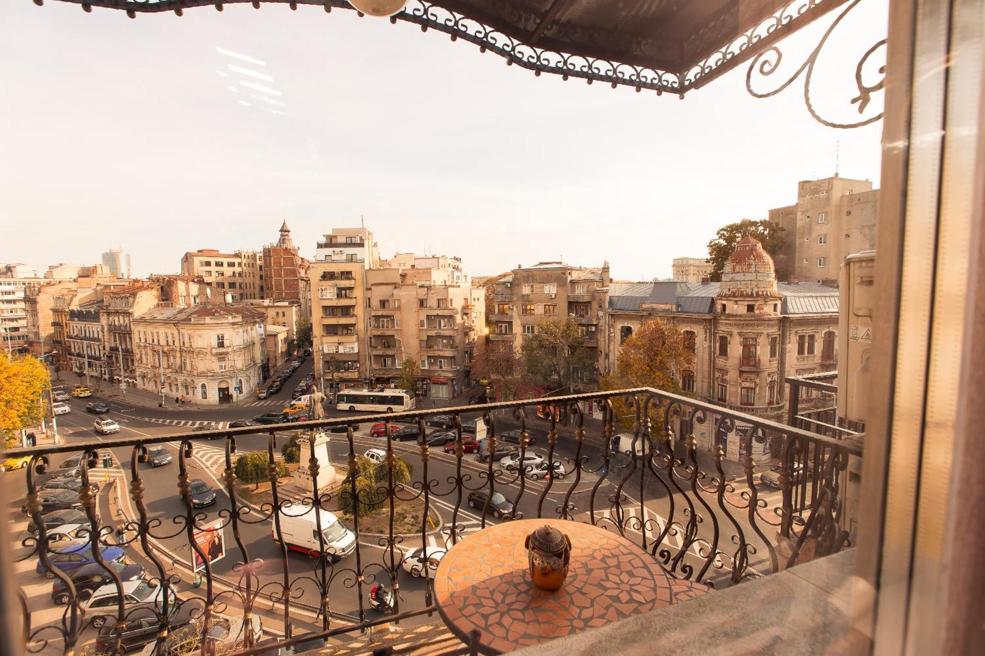 Hidden Gem Antique With Stunning Views Apartment Bucharest