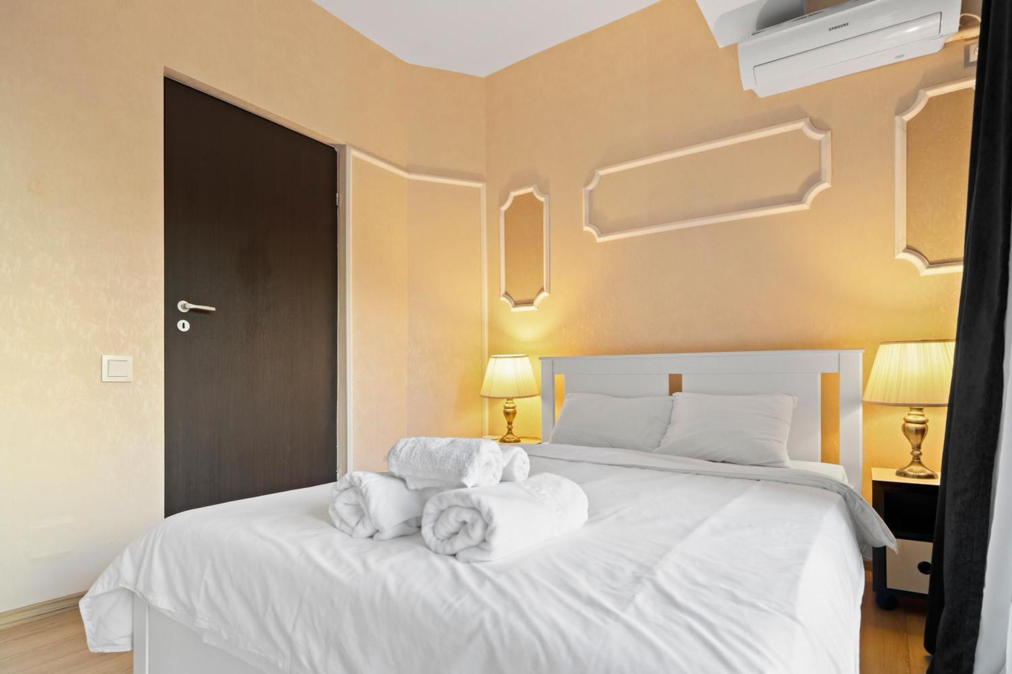 Elegant & Newly Renovated Gem * Bucareste