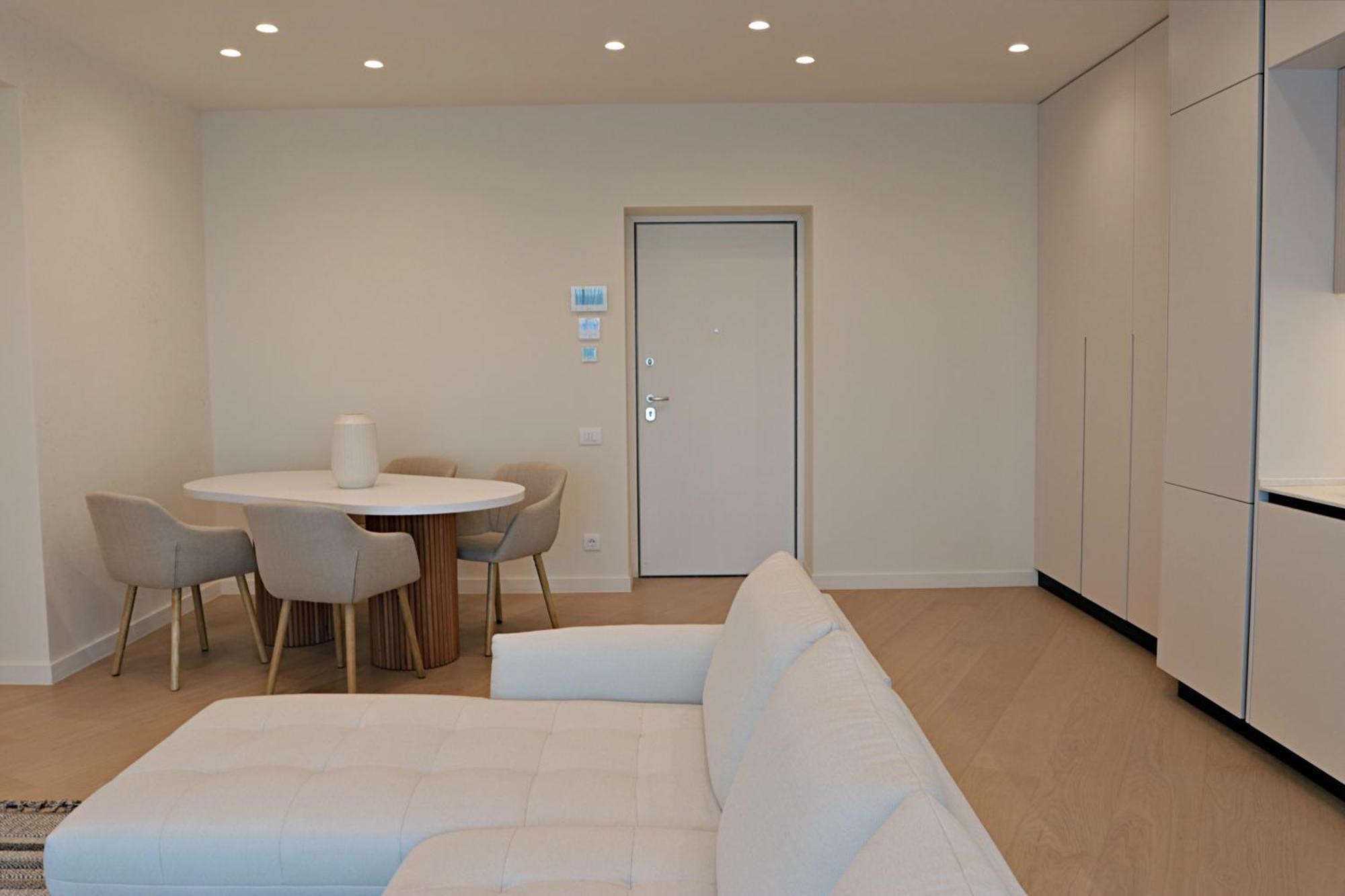 Milky Way I 2 Bedroom Rare Find In Aviatiei Apartment *