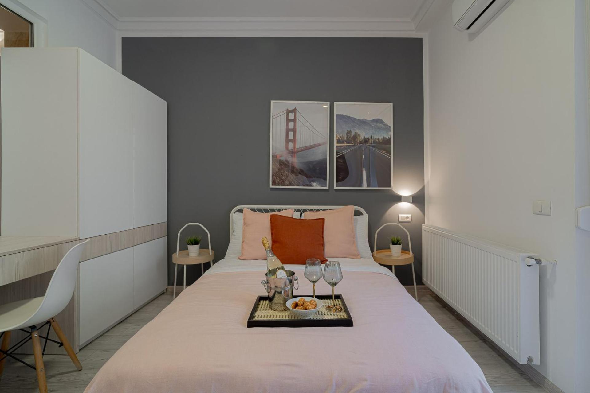 Stylish 2br In Piata Universitatii, Steps To Cismigiu Park * Bucharest