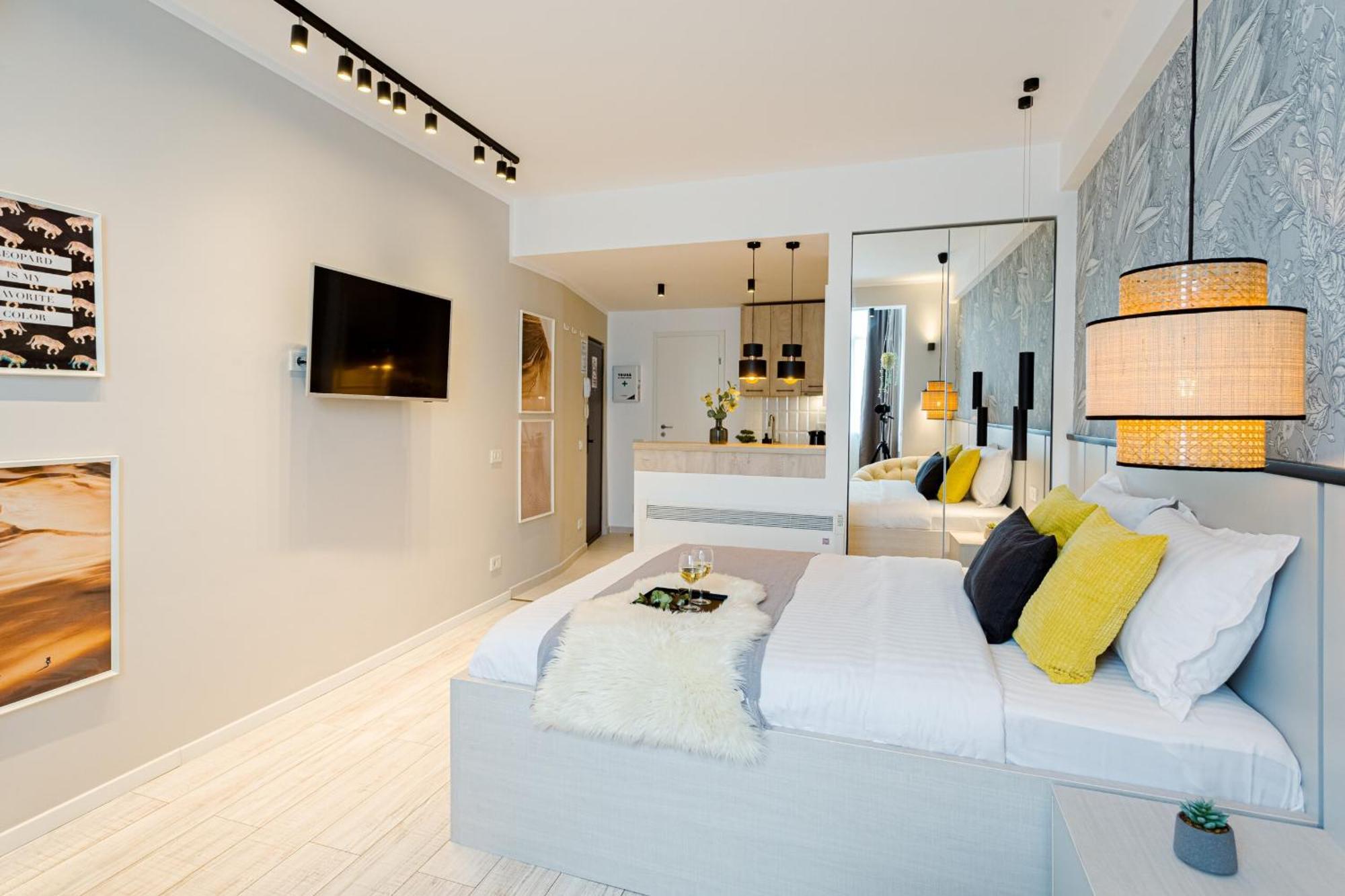Centric Charm - Modern Living Apartment
