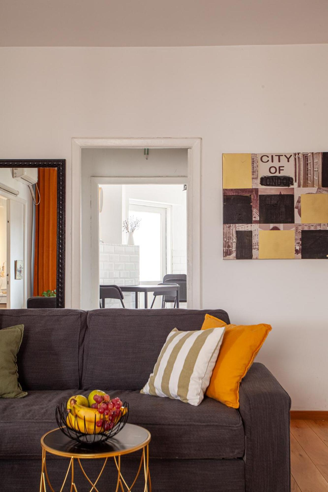 2 2 Baths Oldtown Apartment *
