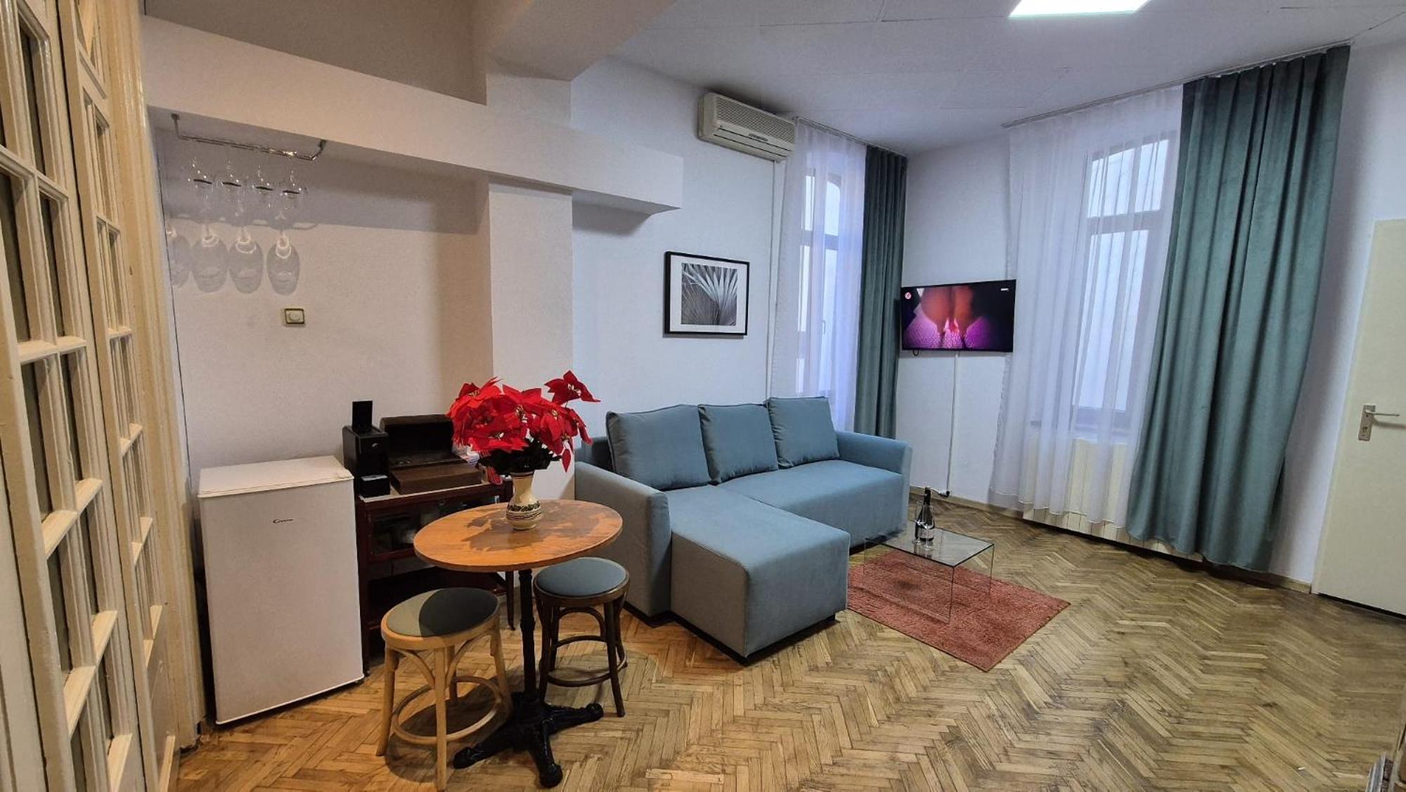 Boutique Old 2 *