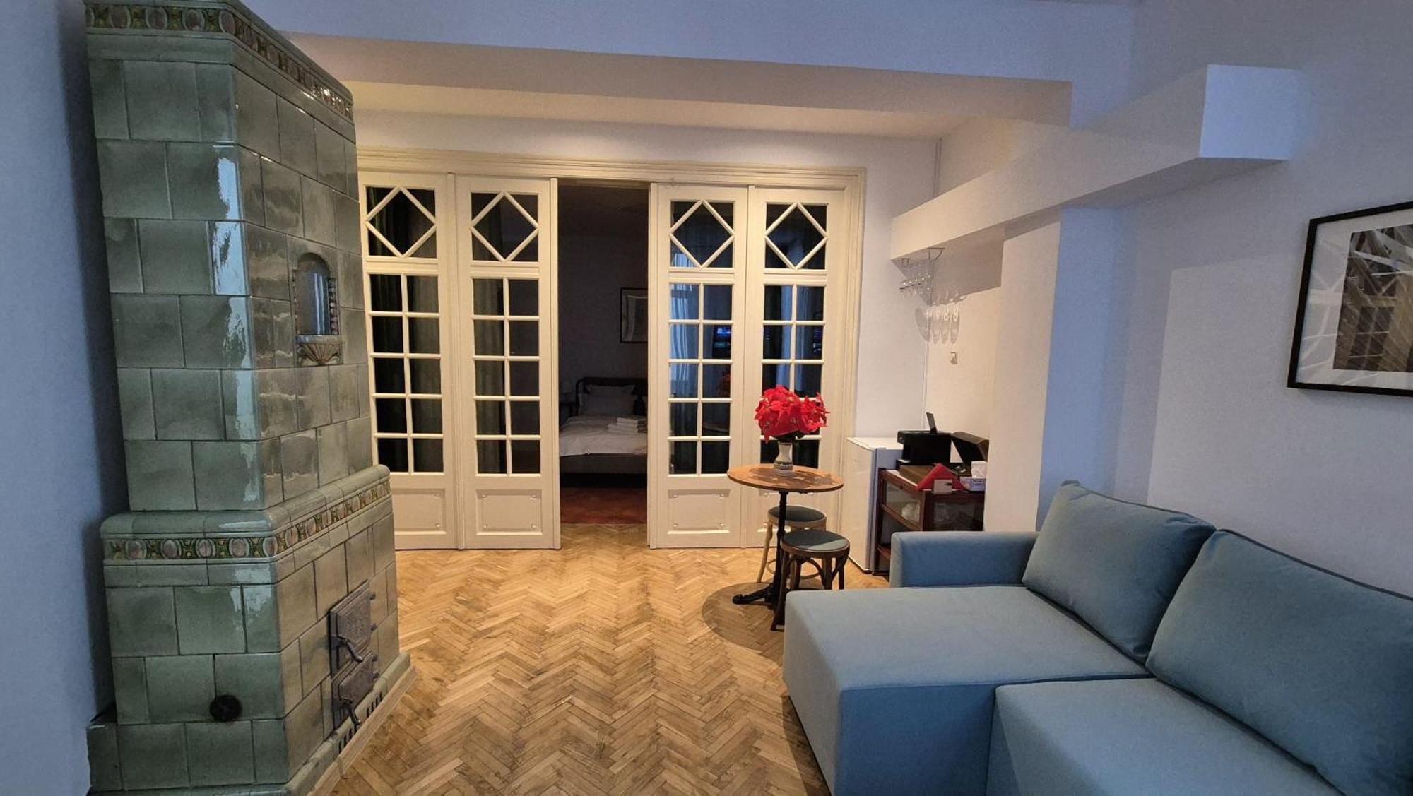 Boutique Old 2 *