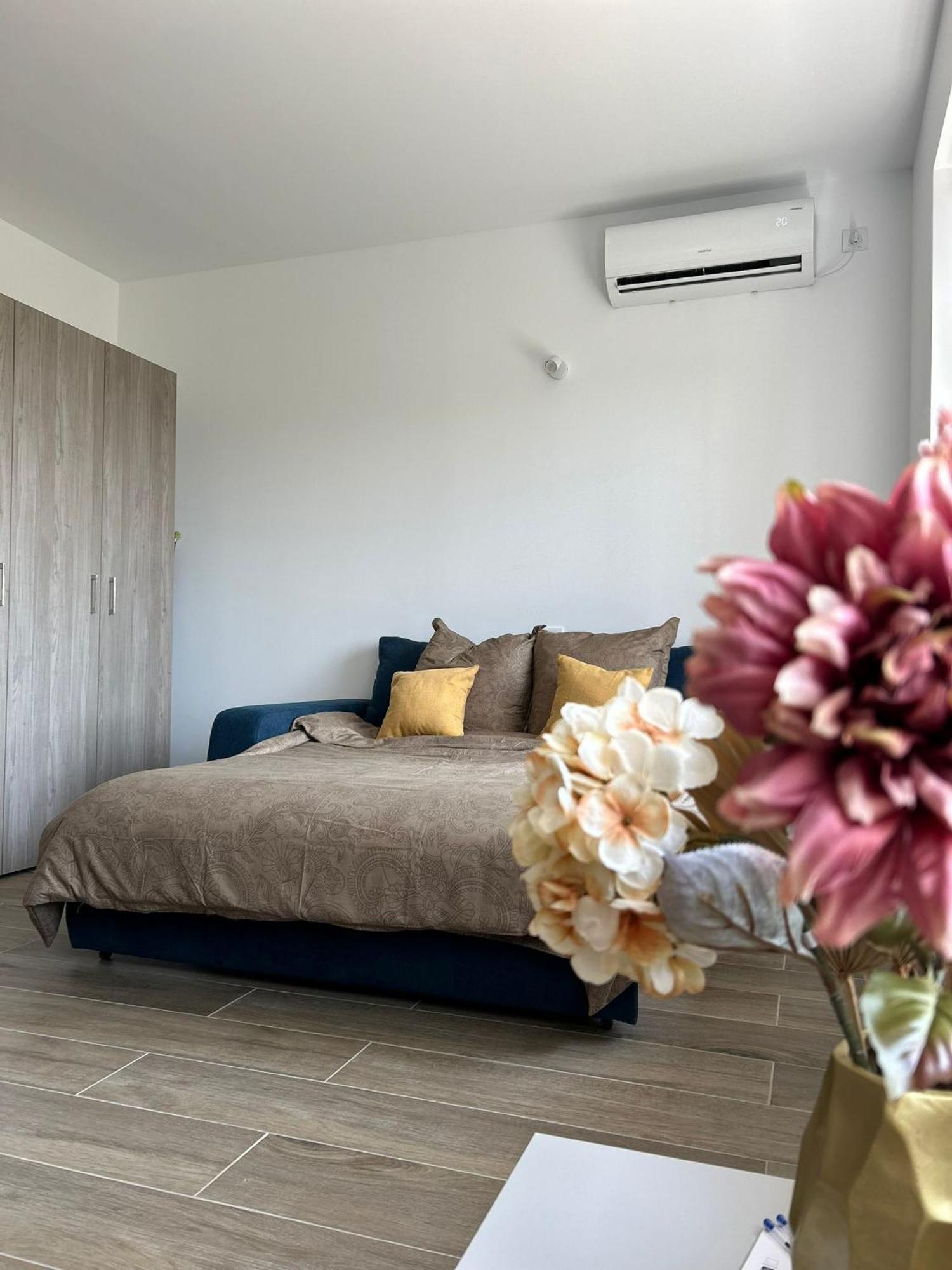 Summit Apartment *