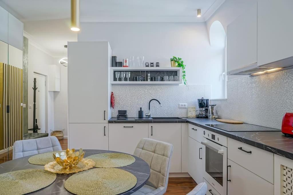 Apartament Chic 2br - Ateneu - Center Bucureşti