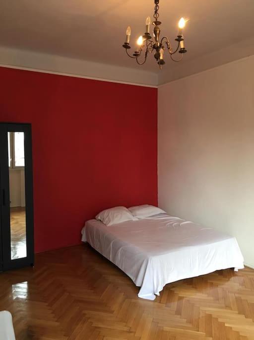 Apartment Double Living And 2 Double Bedrooms Center Bucharest