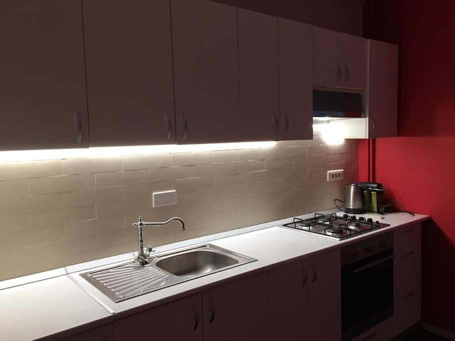Apartment Double Living And 2 Double Bedrooms Center