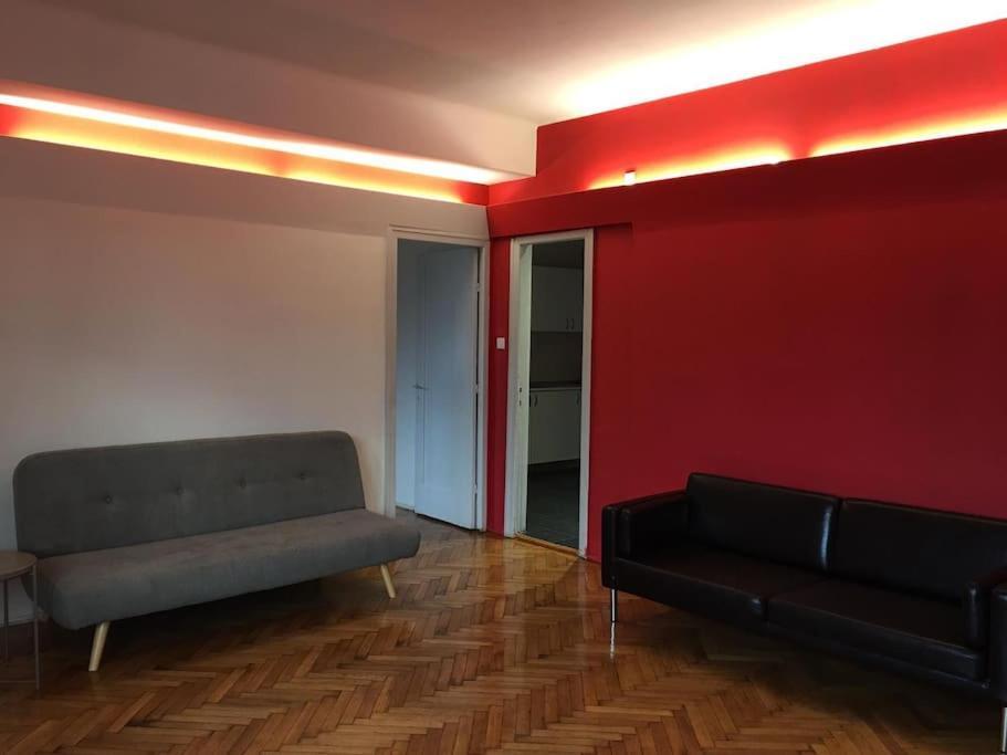 Apartment Double Living And 2 Double Bedrooms Center *