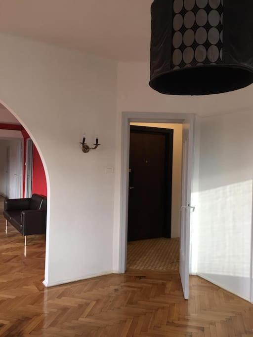 Double Living And 2 Double Bedrooms Center Bucharest