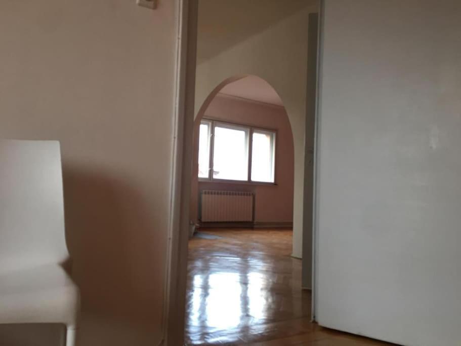 Apartment Double Living And 2 Double Bedrooms Center