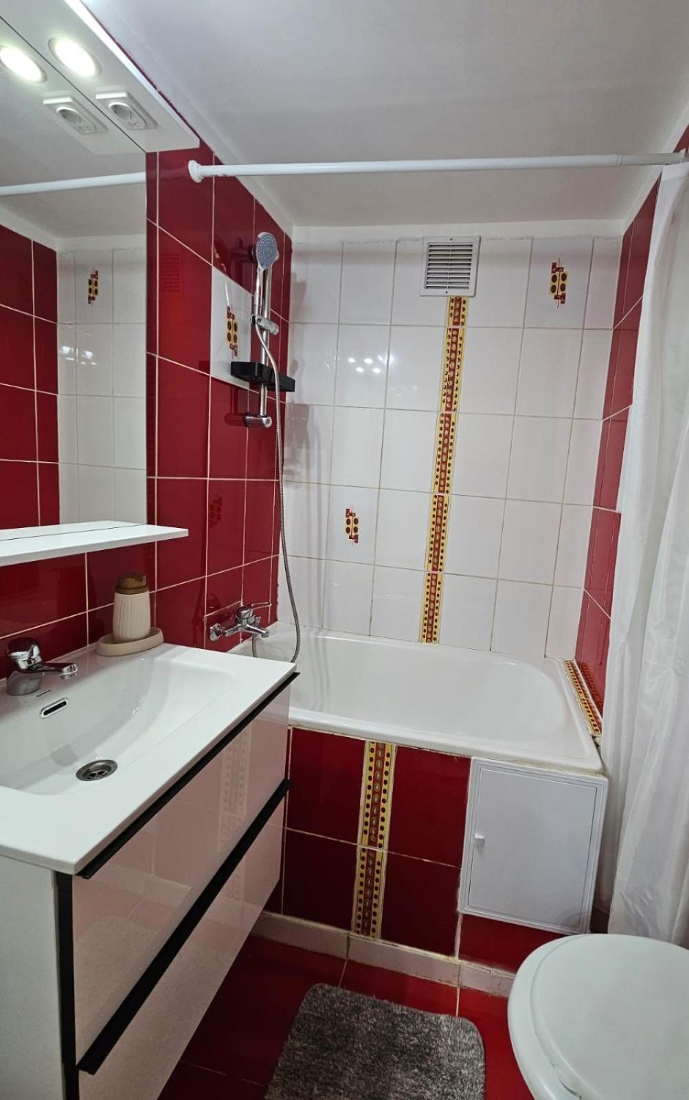 Kiwi Apart-hotel 1br Wi-fi Free - Close To Old Town - Cozy Location - Shorter Or Longer - R&m Boutique * Bucharest