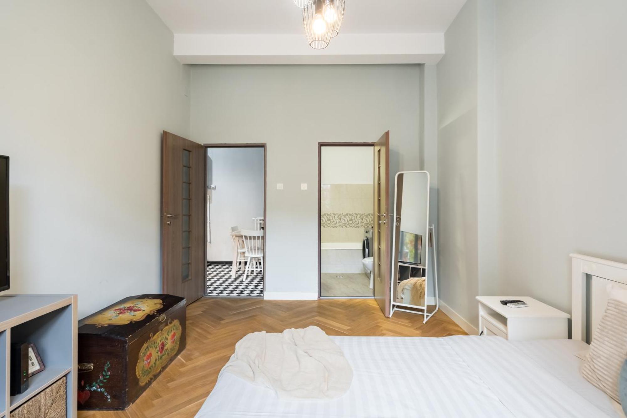Chic Near Bucharest's Landmarks *