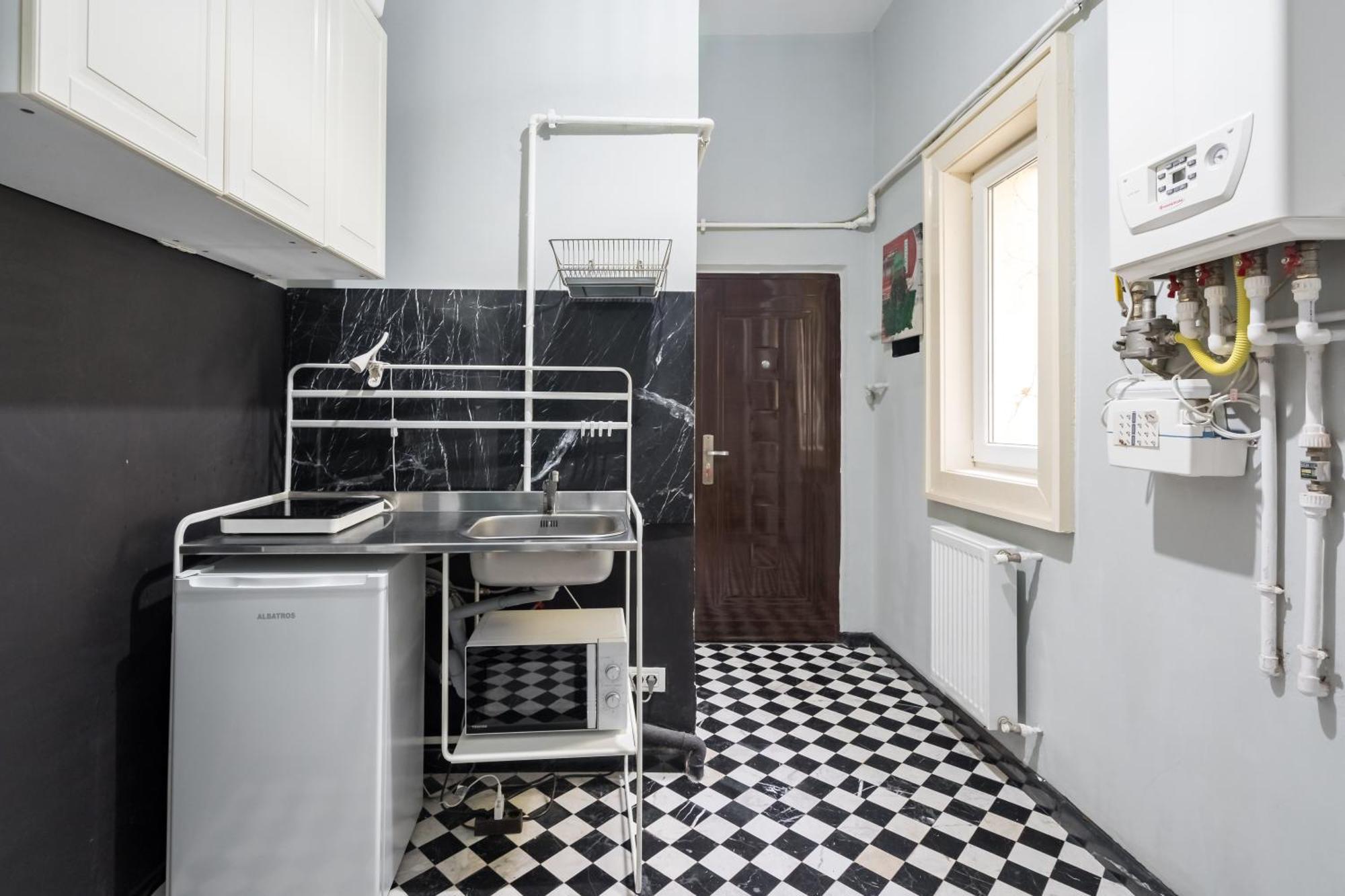 Apartment Chic Near Bucharest's Landmarks