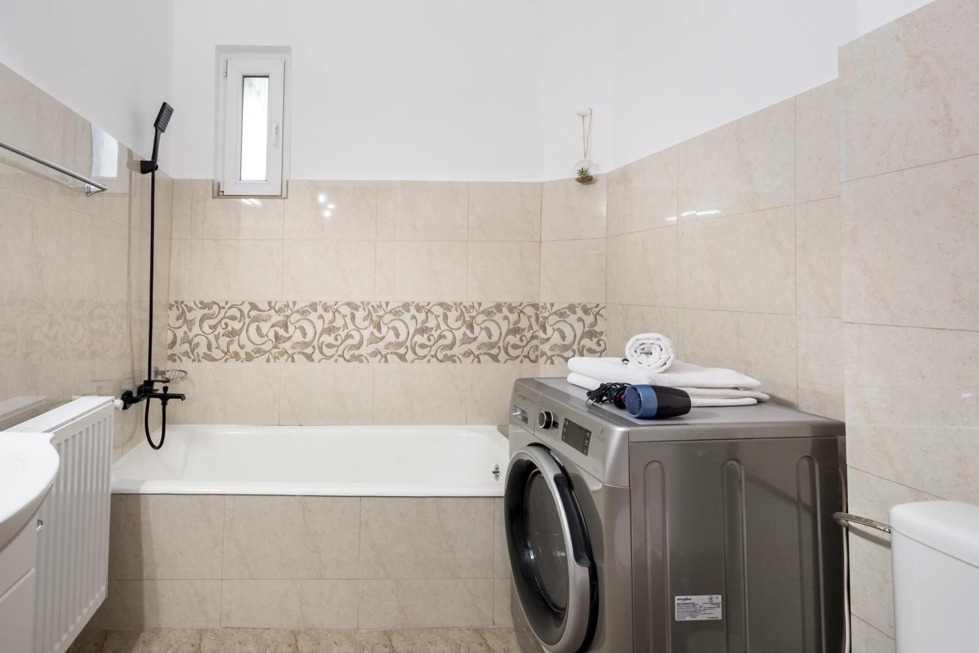 Apartment Chic Near Bucharest's Landmarks