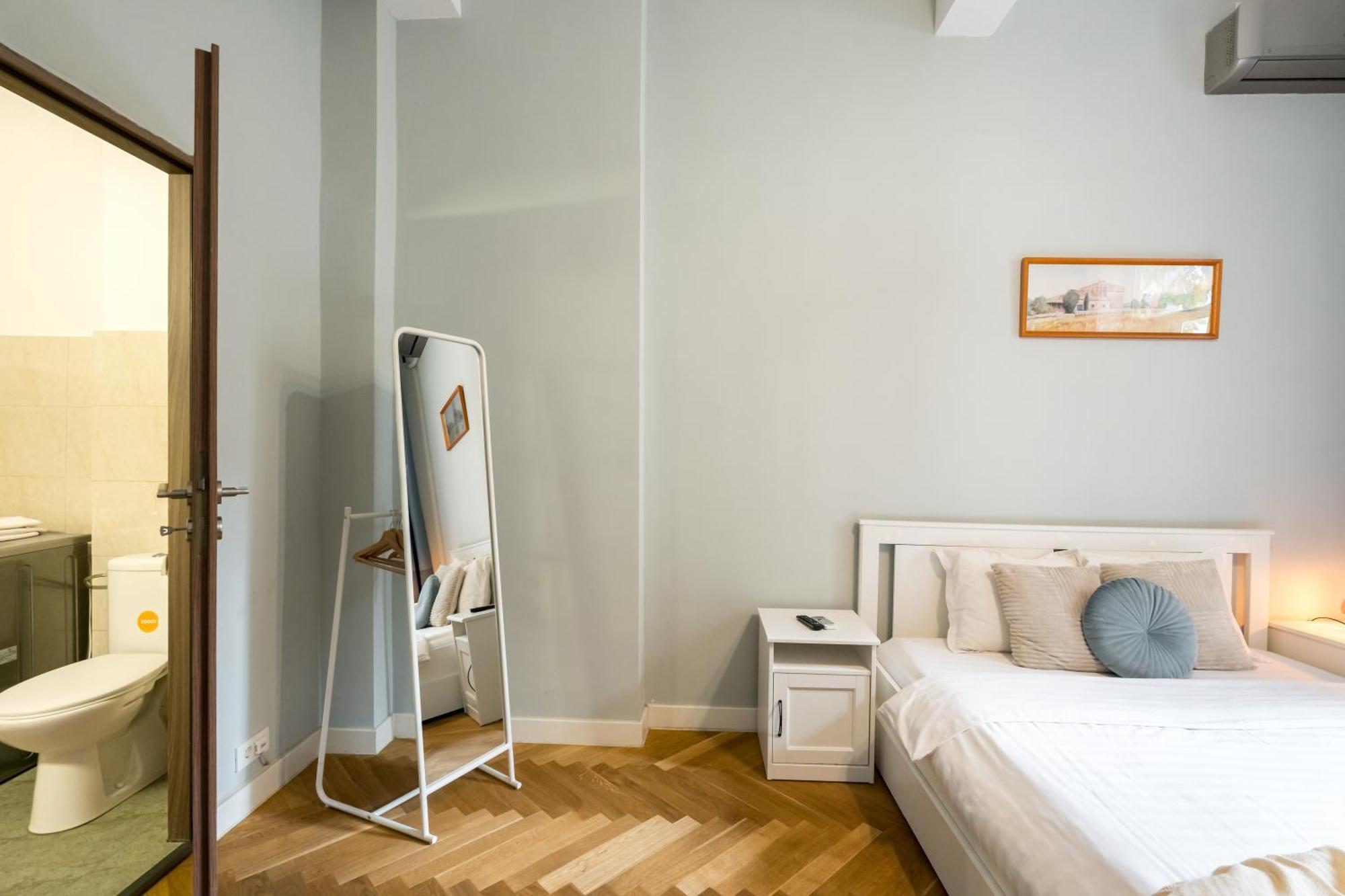 Apartment Chic Near Bucharest's Landmarks Bucharest