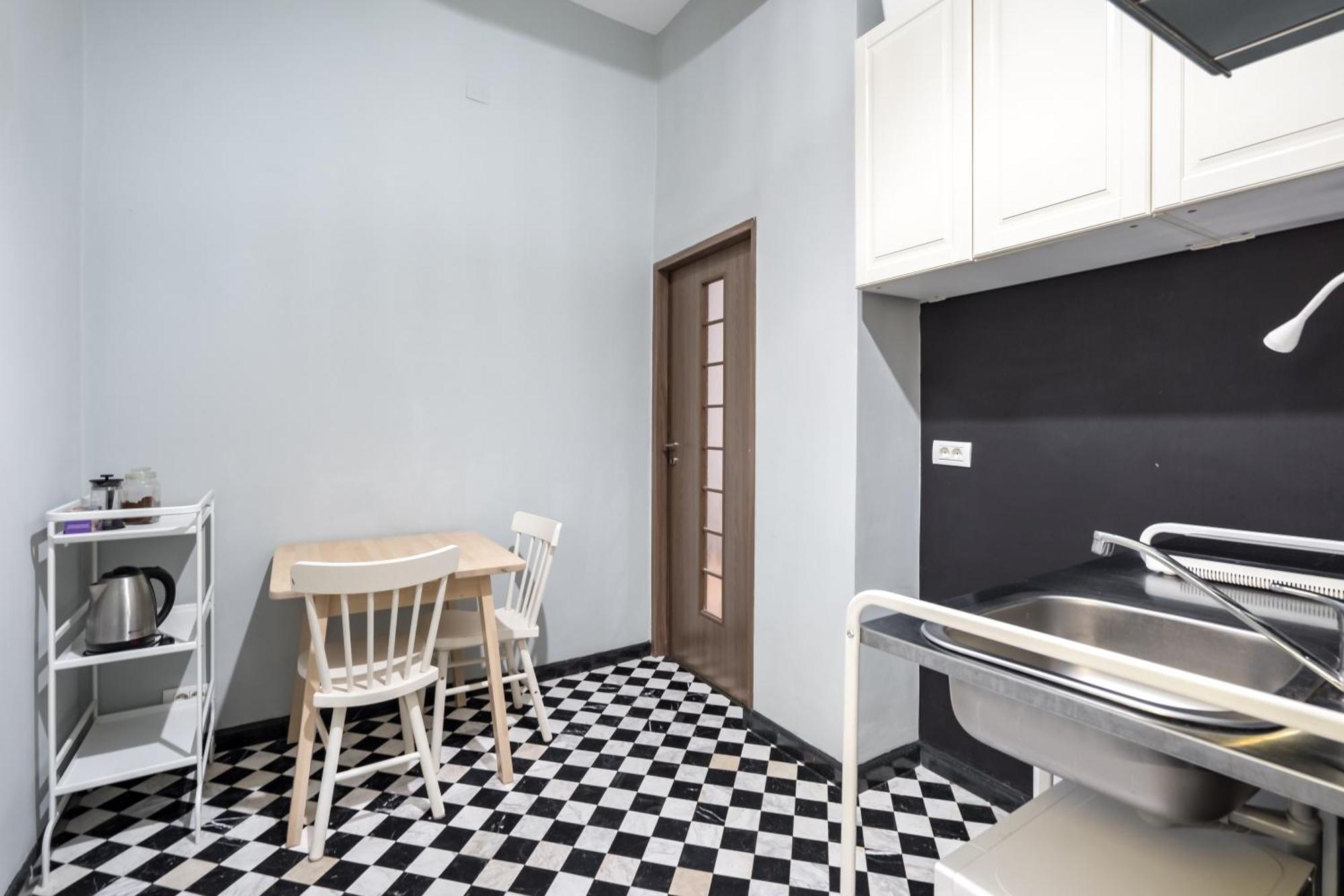 Apartment Chic Near Bucharest's Landmarks