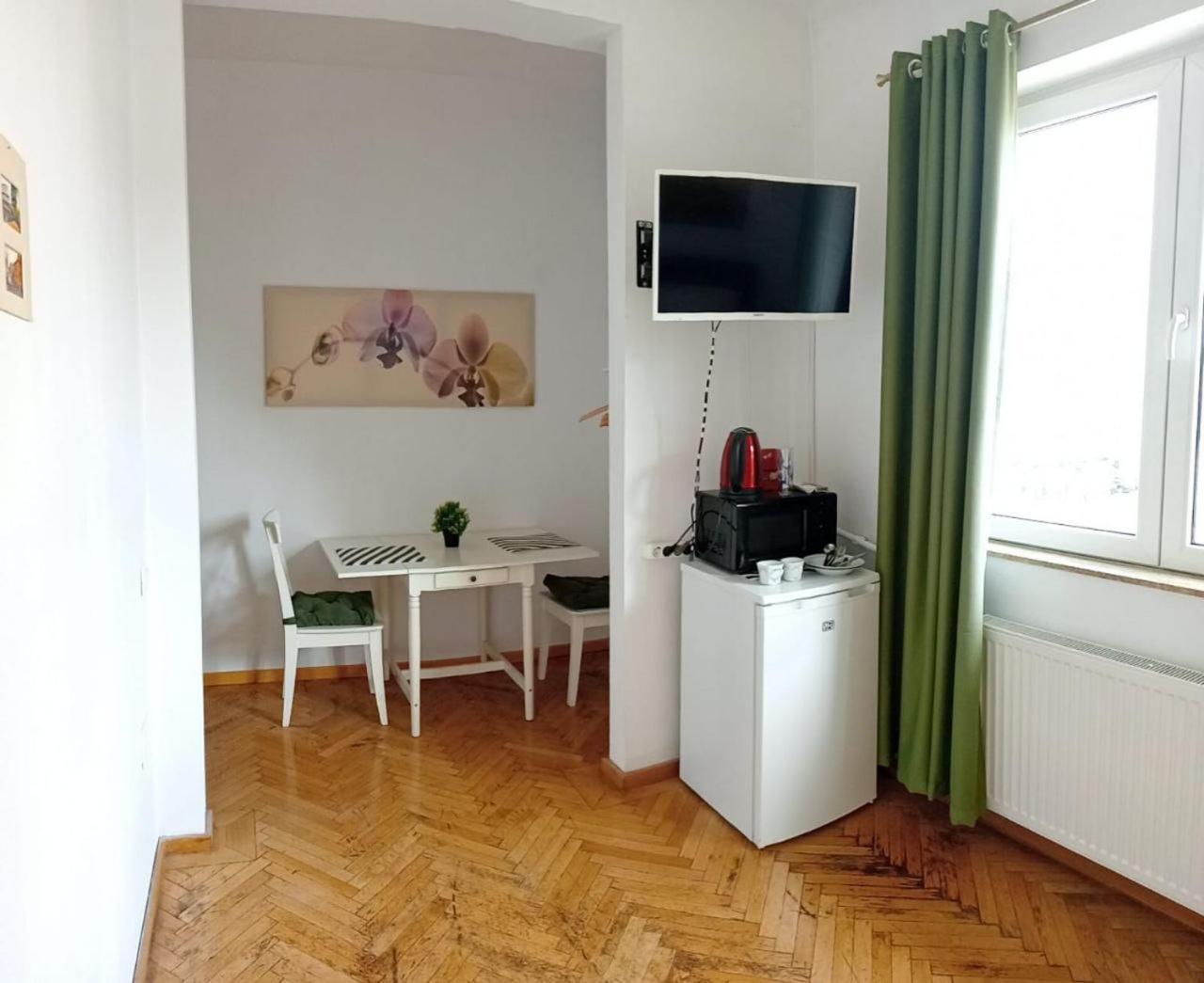 Anastasia Balcescu 1 Beautiful View Self Check In Code From 2 Pm Only Microwave * Bucareste