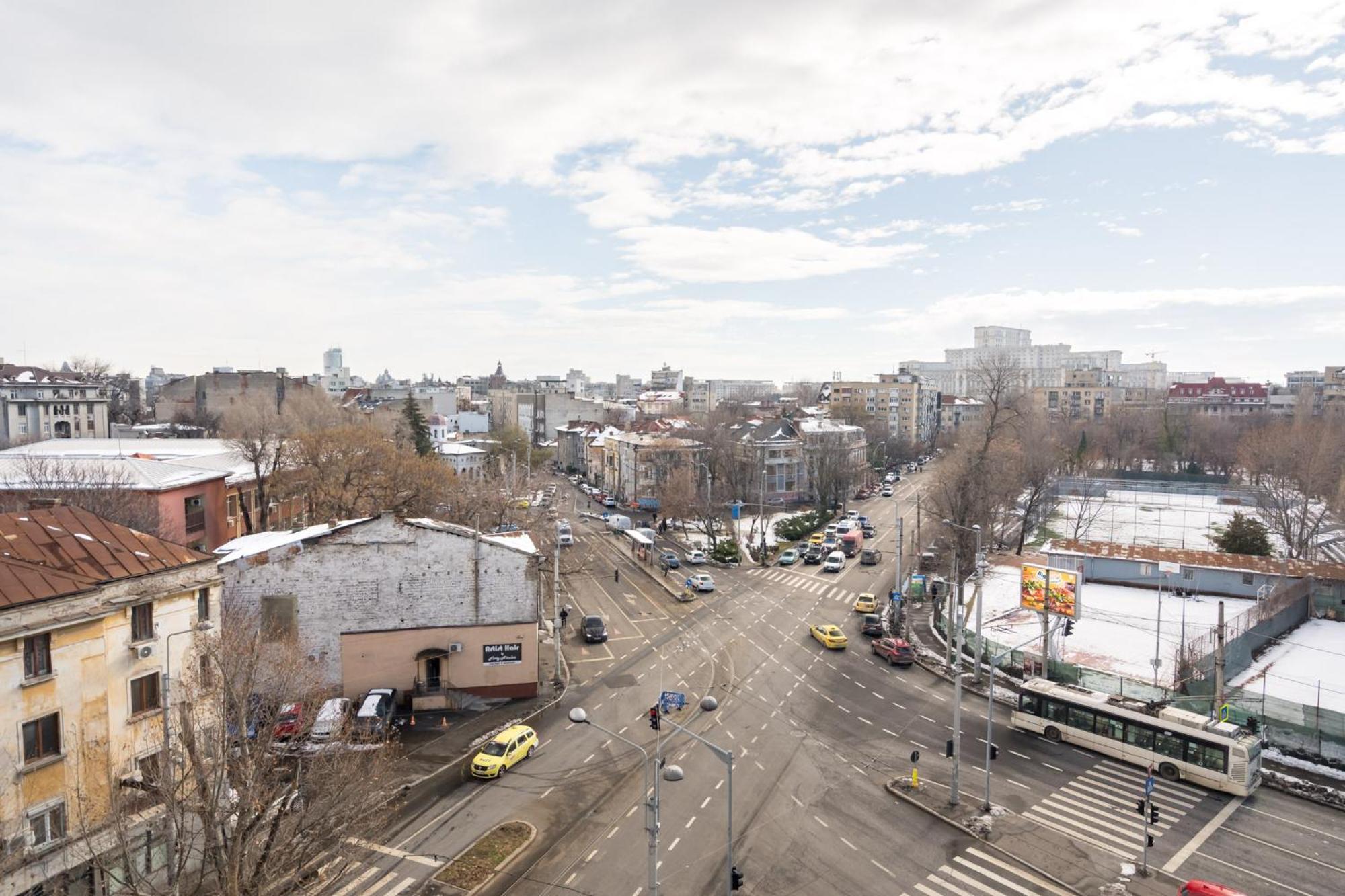 Apartment View With Private Balcony Bucharest