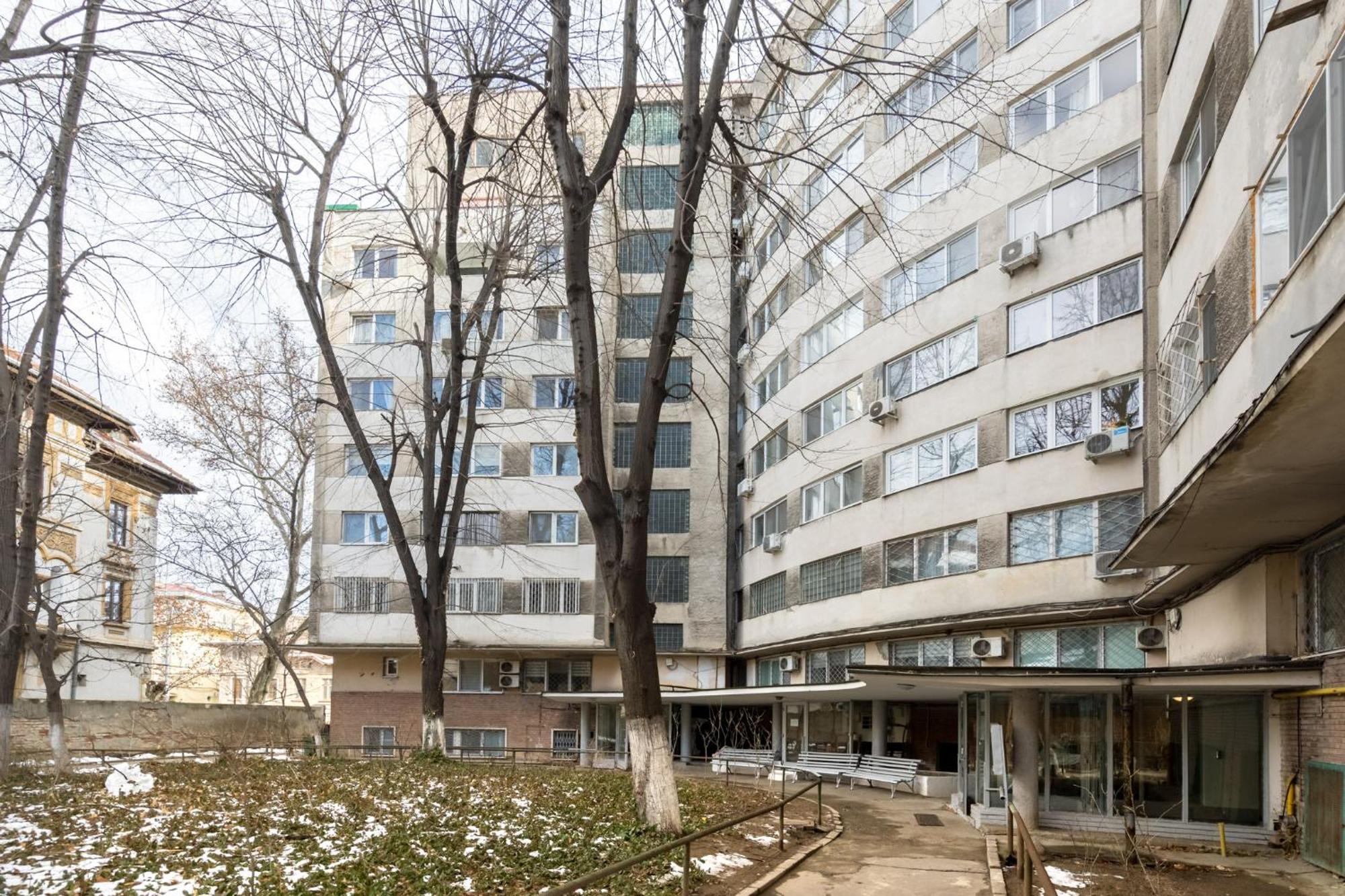 Apartment View With Private Balcony *