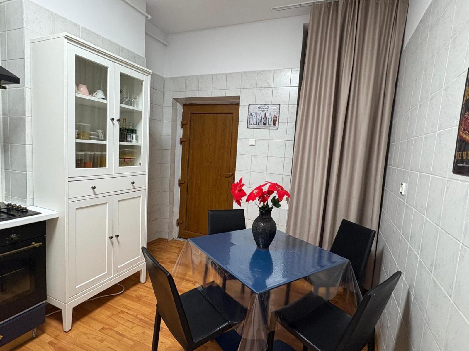 Boutique Old 3 *