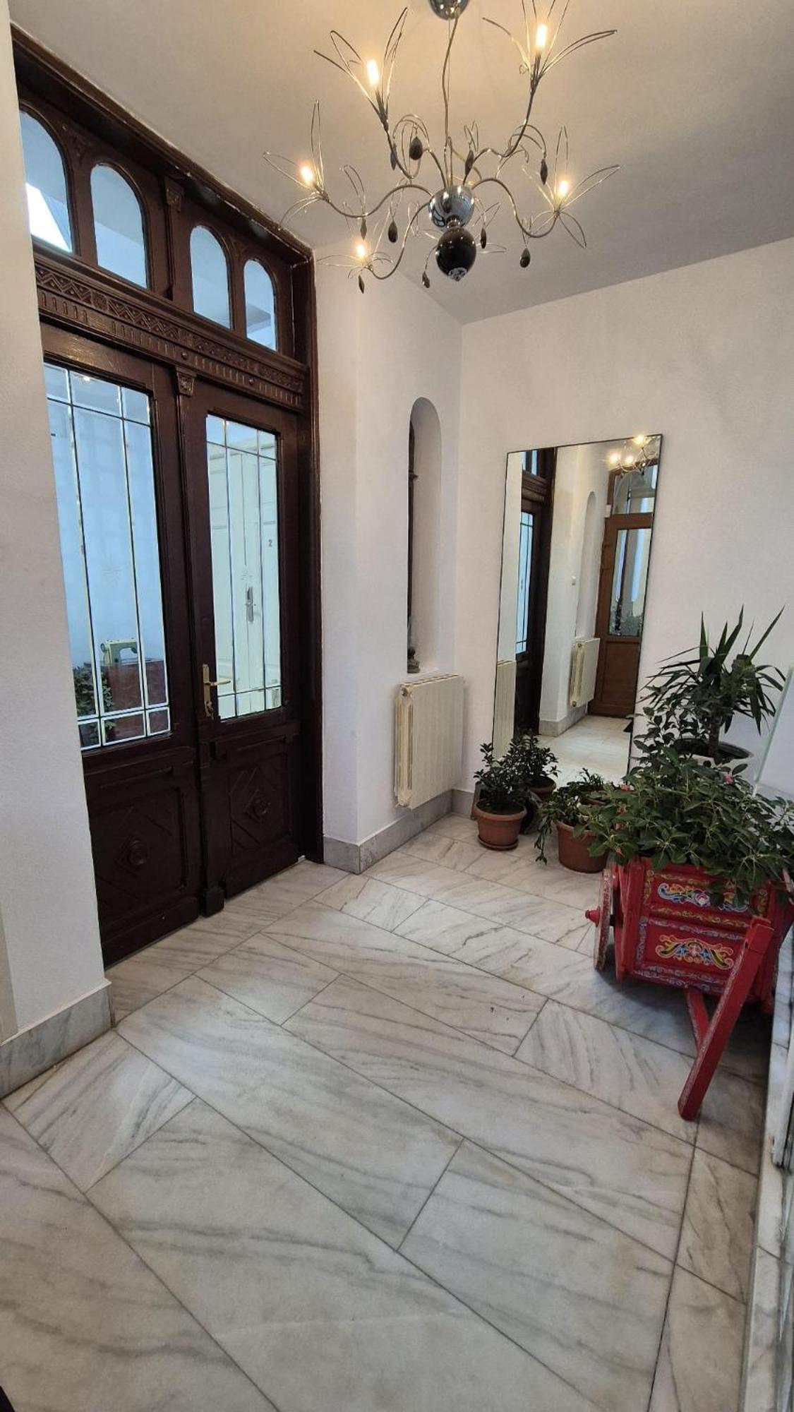 Boutique Old 2 *