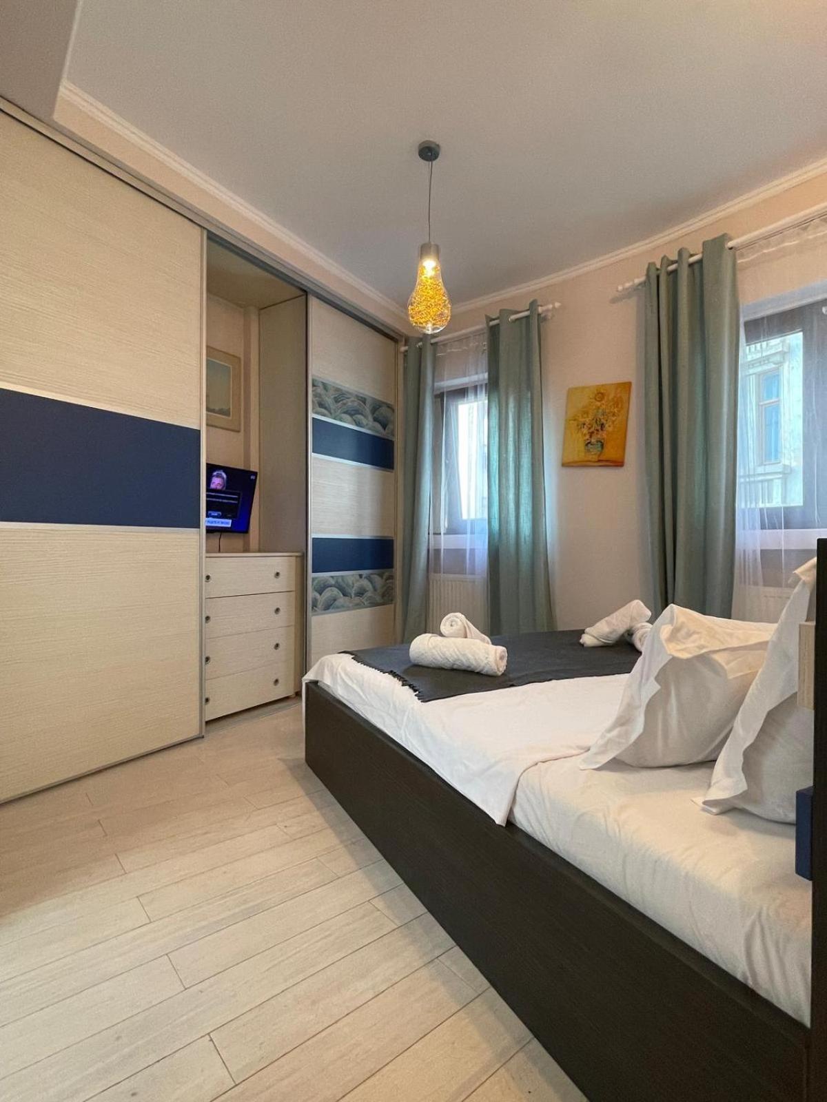 Apartment Gogh Old