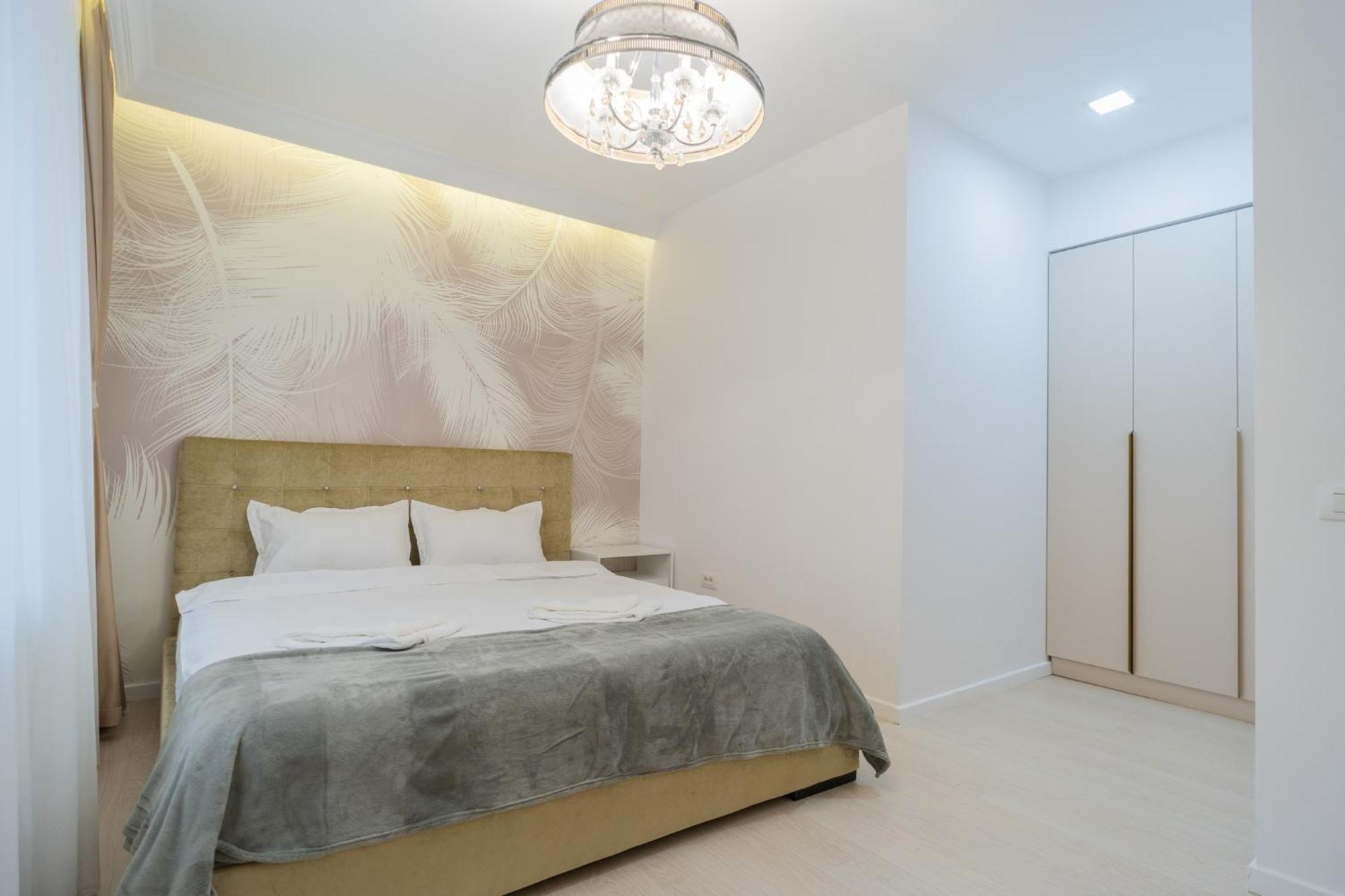 Luxurious With Swimming Pool - Herastrau Park Apartment Bucharest