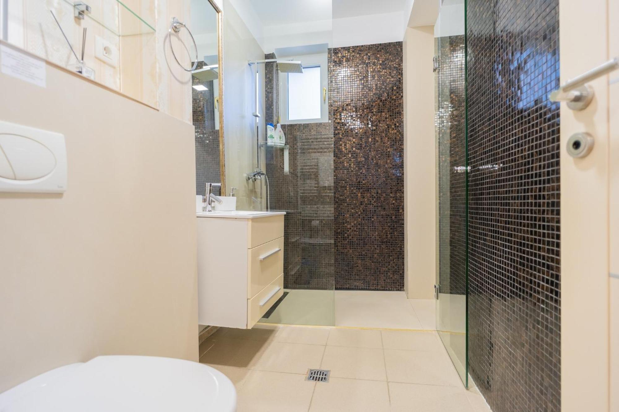 Luxurious With Swimming Pool - Herastrau Park Apartment Bucharest