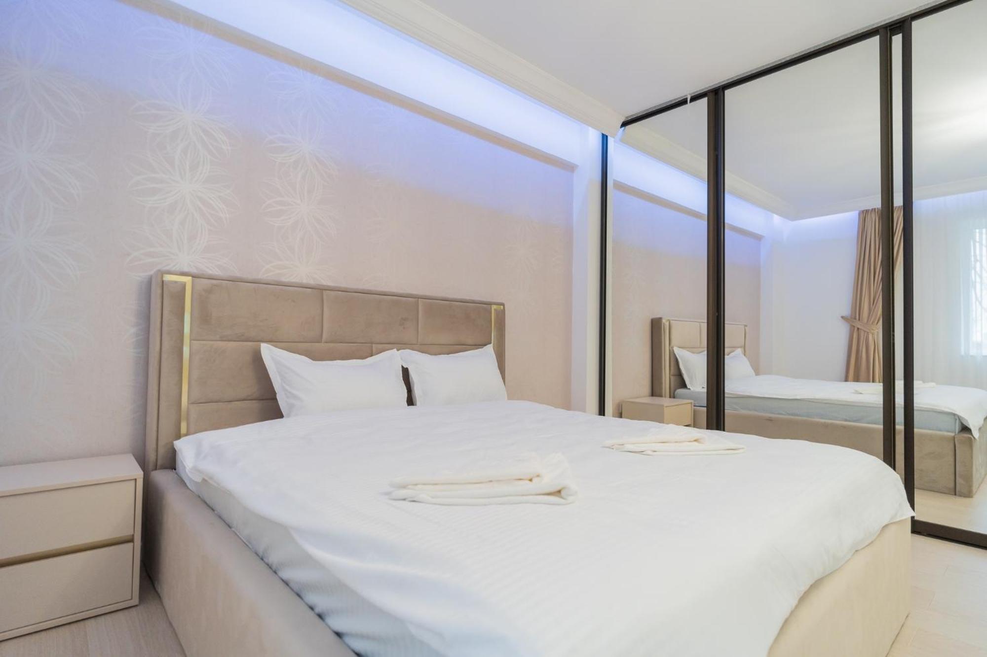 Apartment Luxurious With Swimming Pool - Herastrau Park