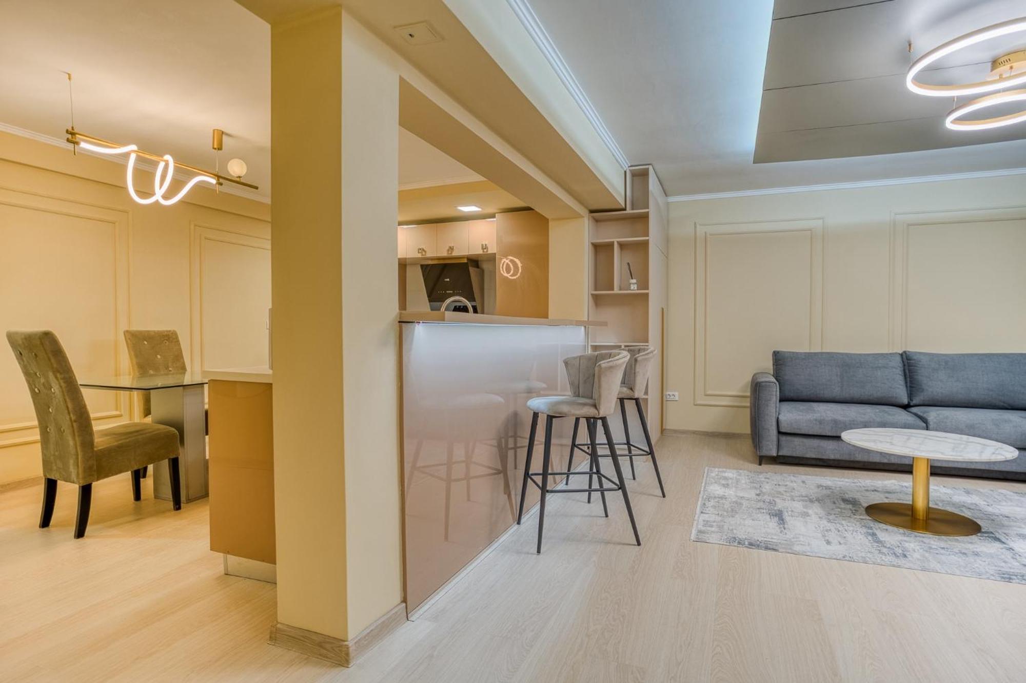 Luxurious With Swimming Pool - Herastrau Park Apartment Bucharest