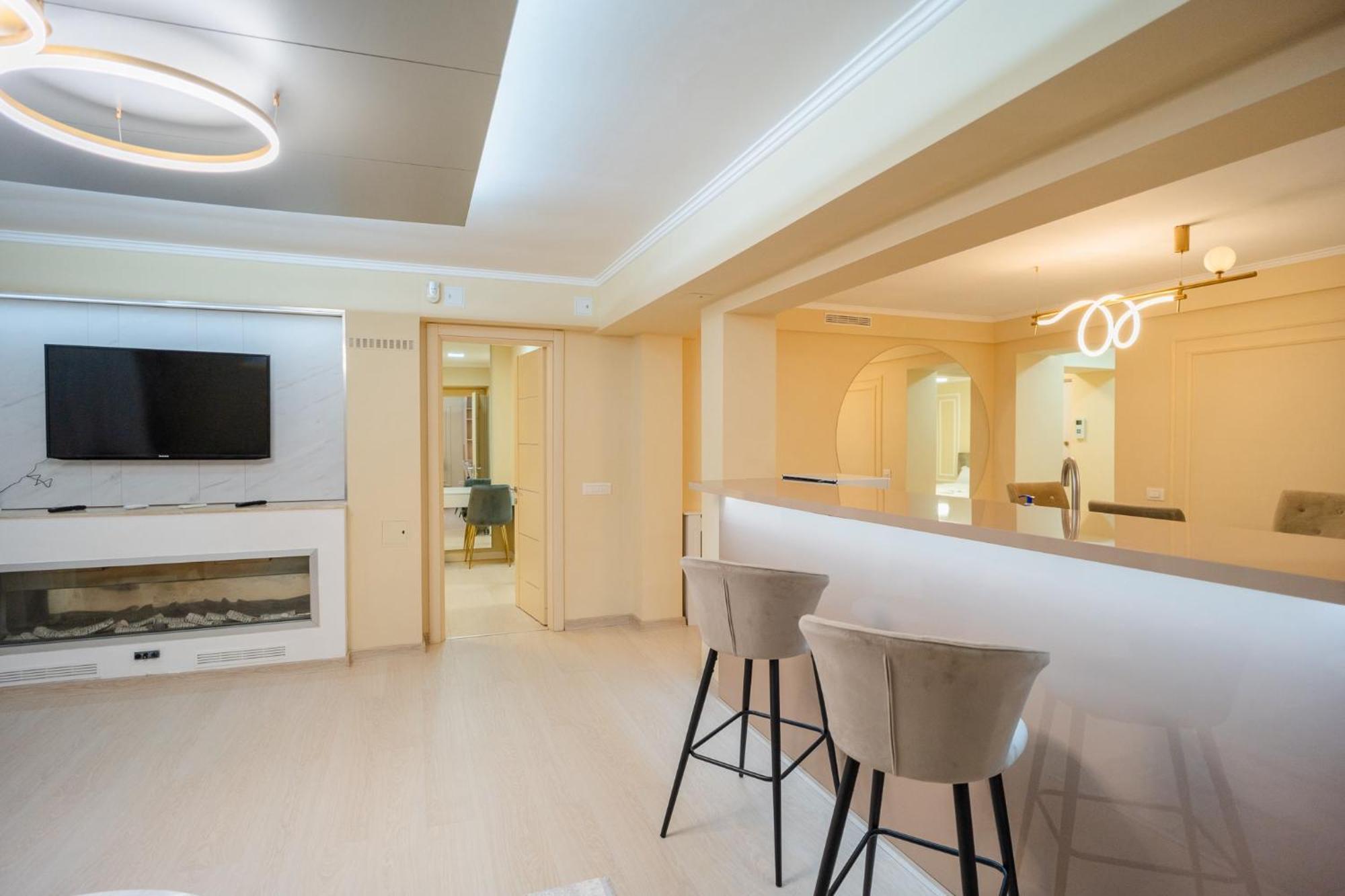 Luxurious With Swimming Pool - Herastrau Park Apartment Bucharest