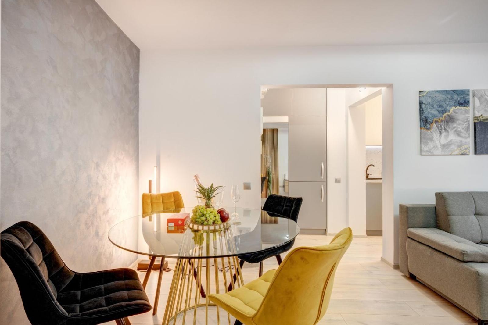 Elegant Old Town Escape Apartament