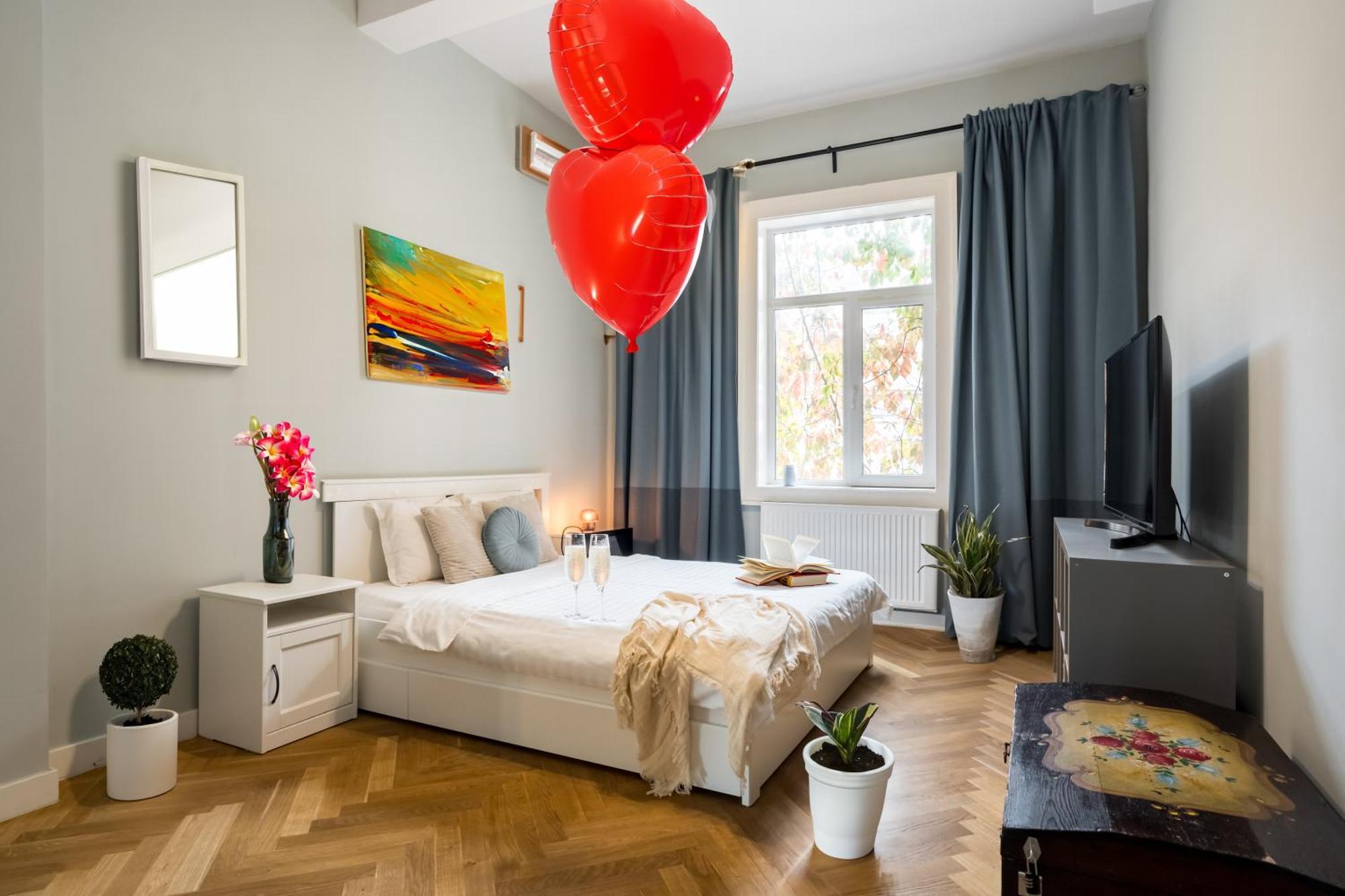 Apartment Chic Near Bucharest's Landmarks