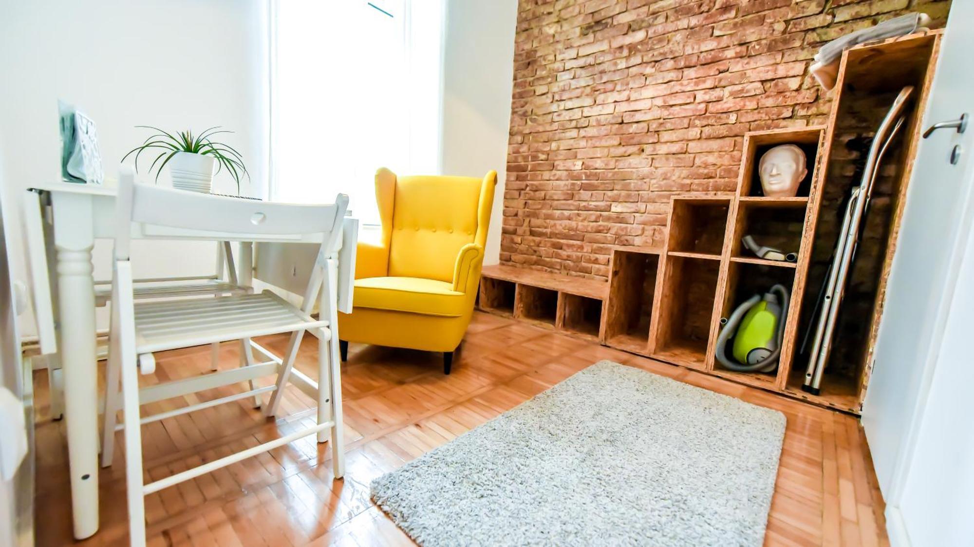 Architectural Gem With Modern Flair Double Old Town Apartment *