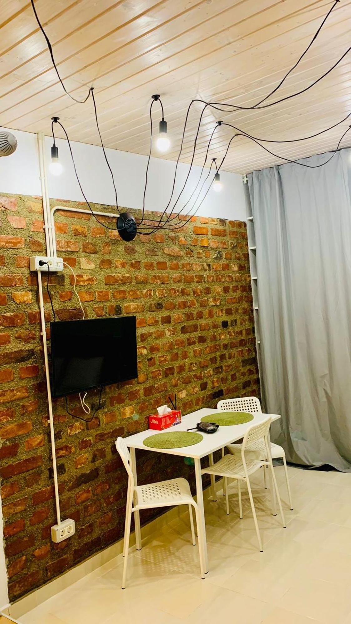 Guest house Amos Homes