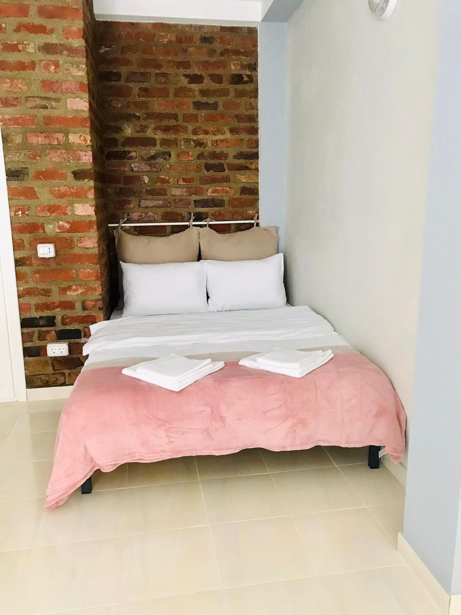 Guest house Amos Homes *