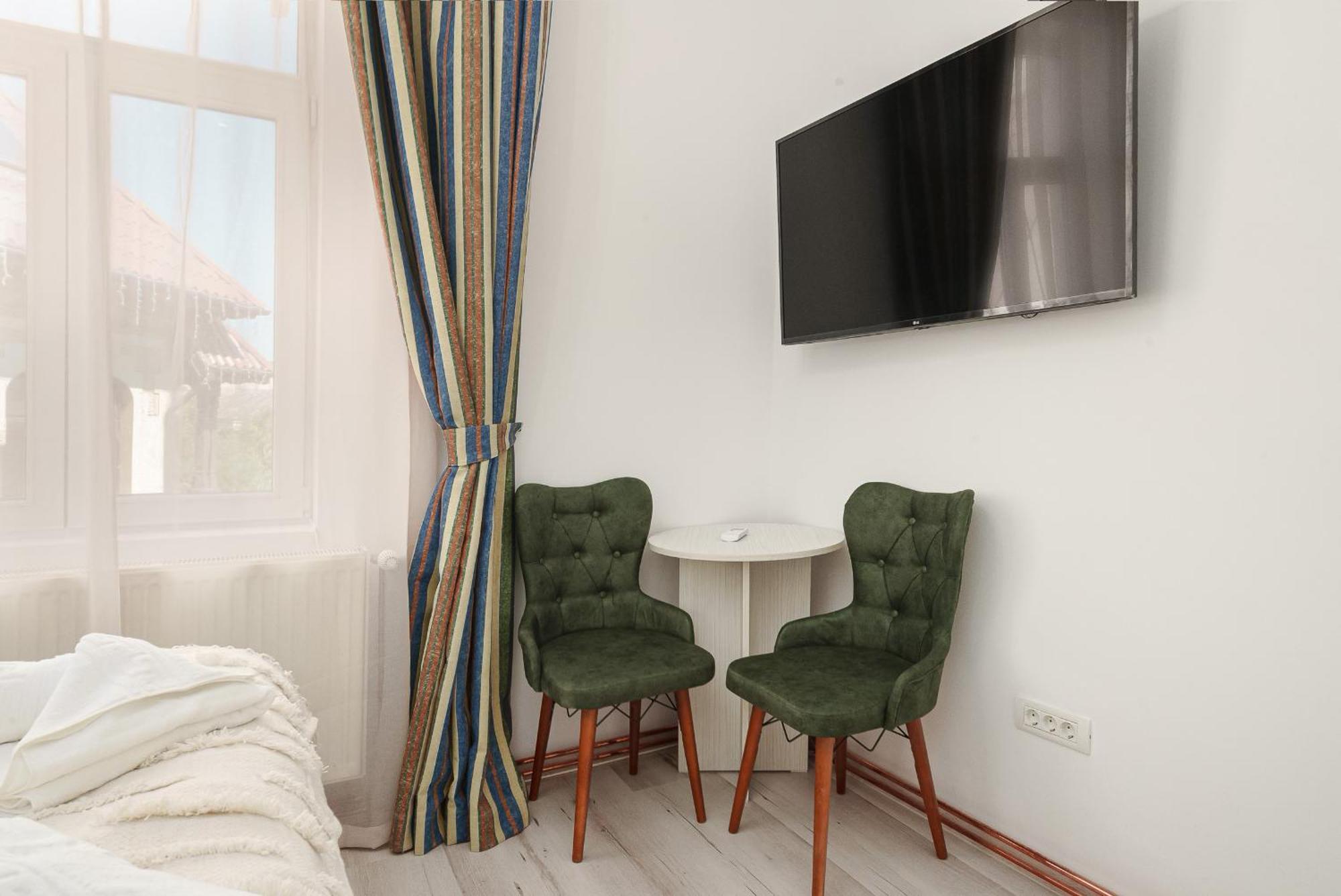 Spacious 3br Retreat In Apartment *