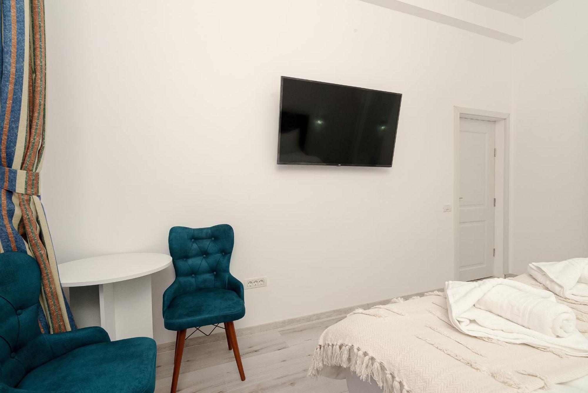Spacious 3br Retreat In Apartment